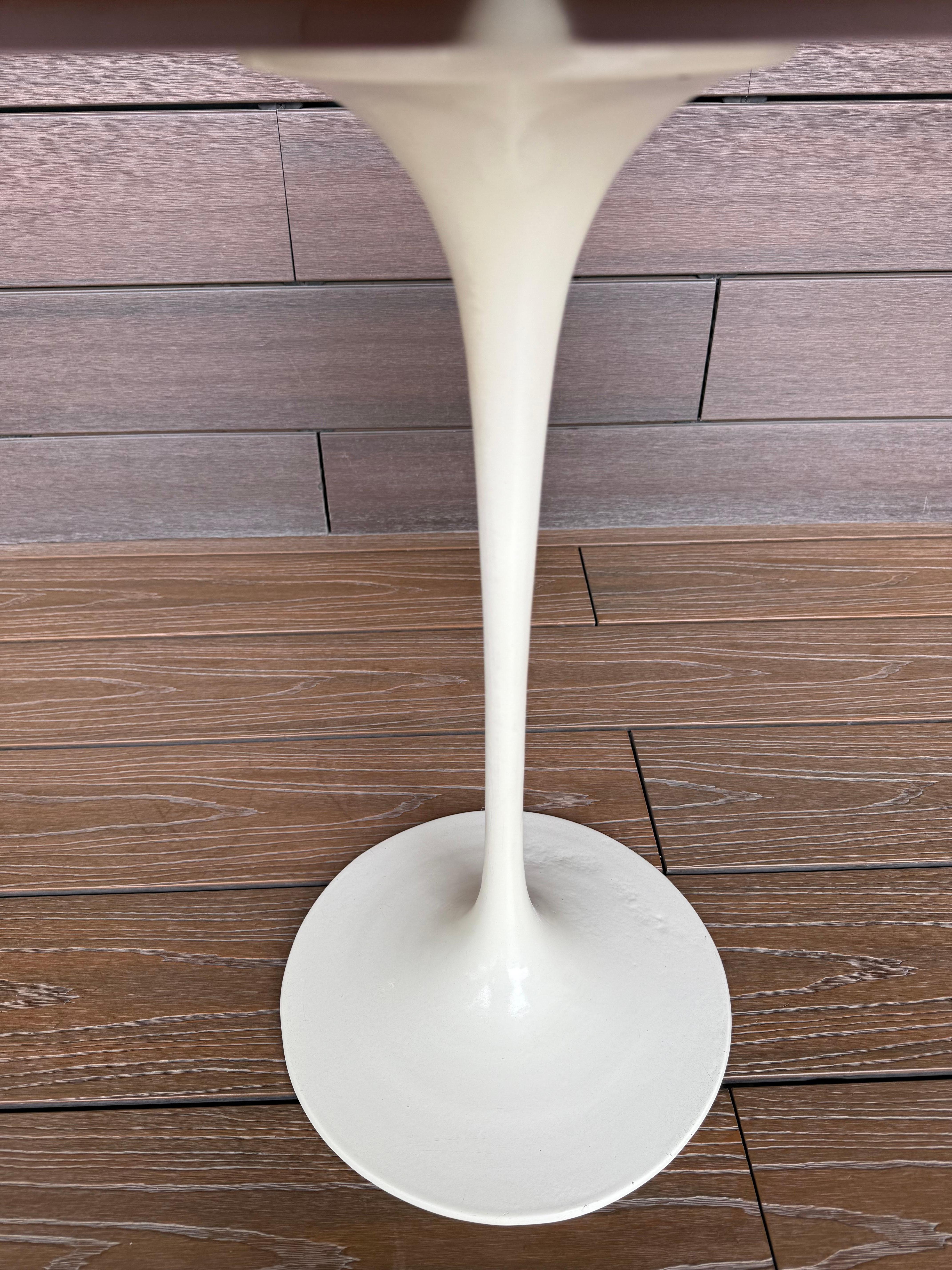 Mid-20th Century Eero Saarinen Tulip Oval End Table for Knoll For Sale