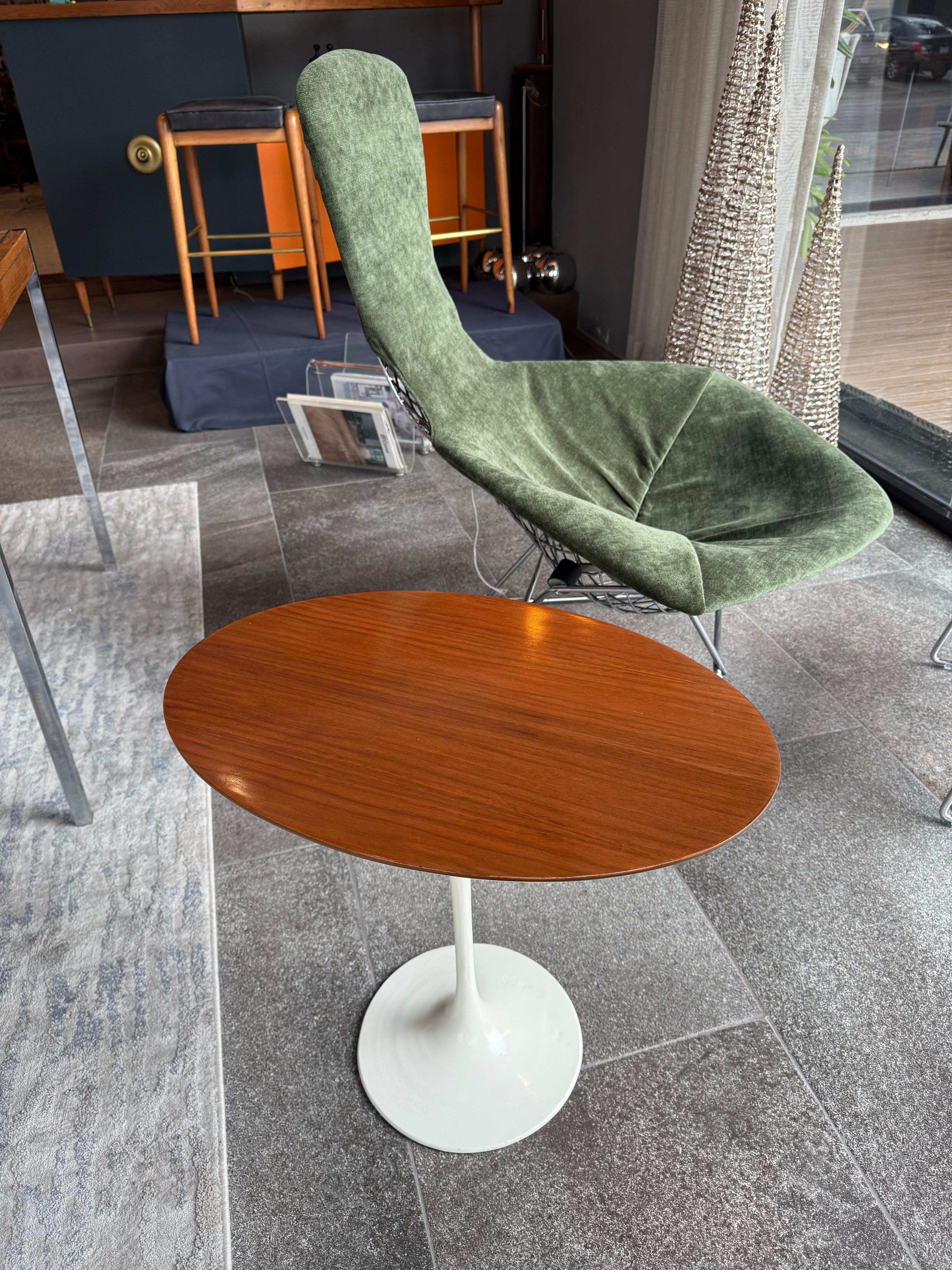 Eero Saarinen Tulip Oval End Table for Knoll For Sale 1