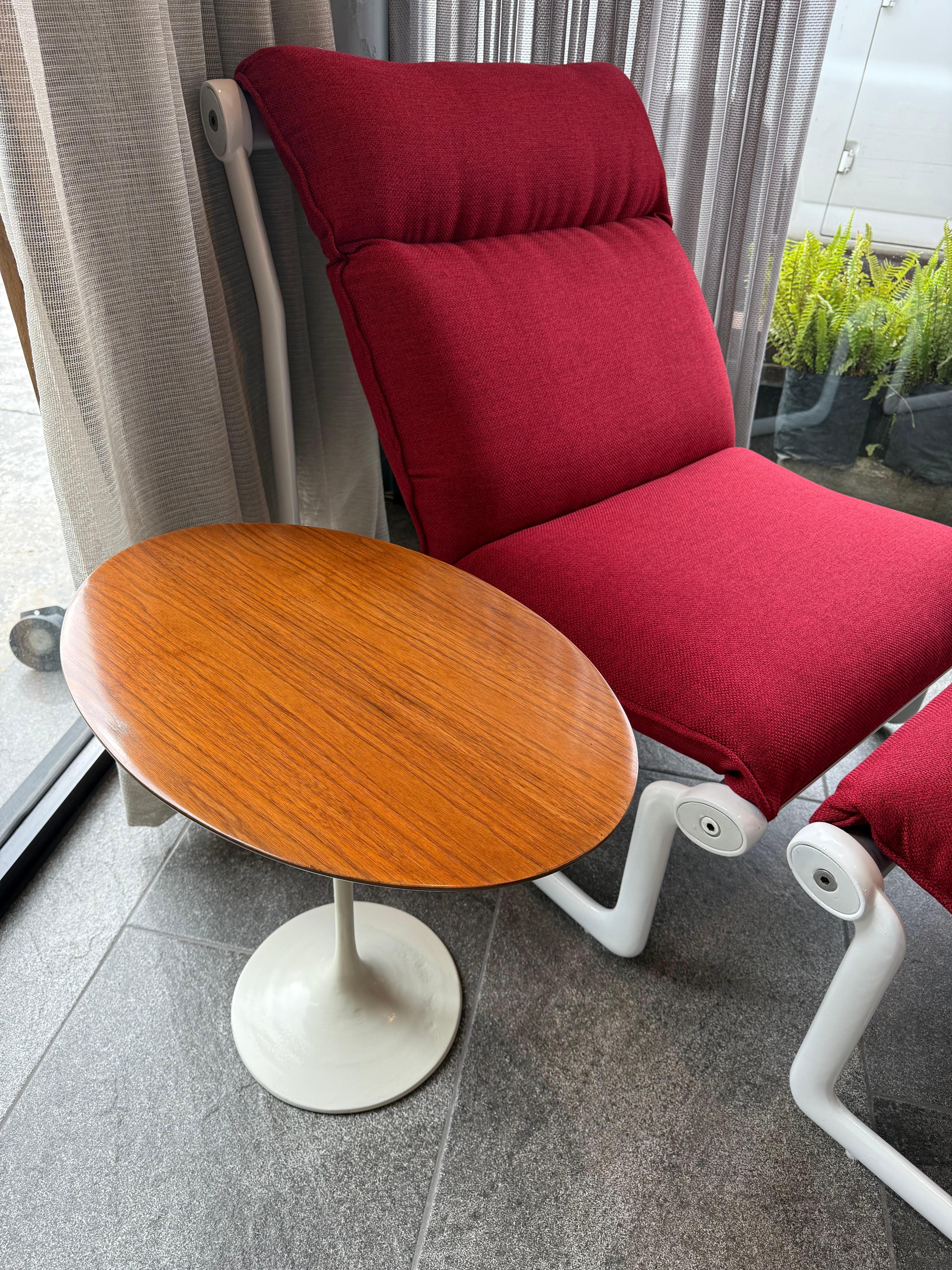 Eero Saarinen Tulip Oval End Table for Knoll For Sale 2