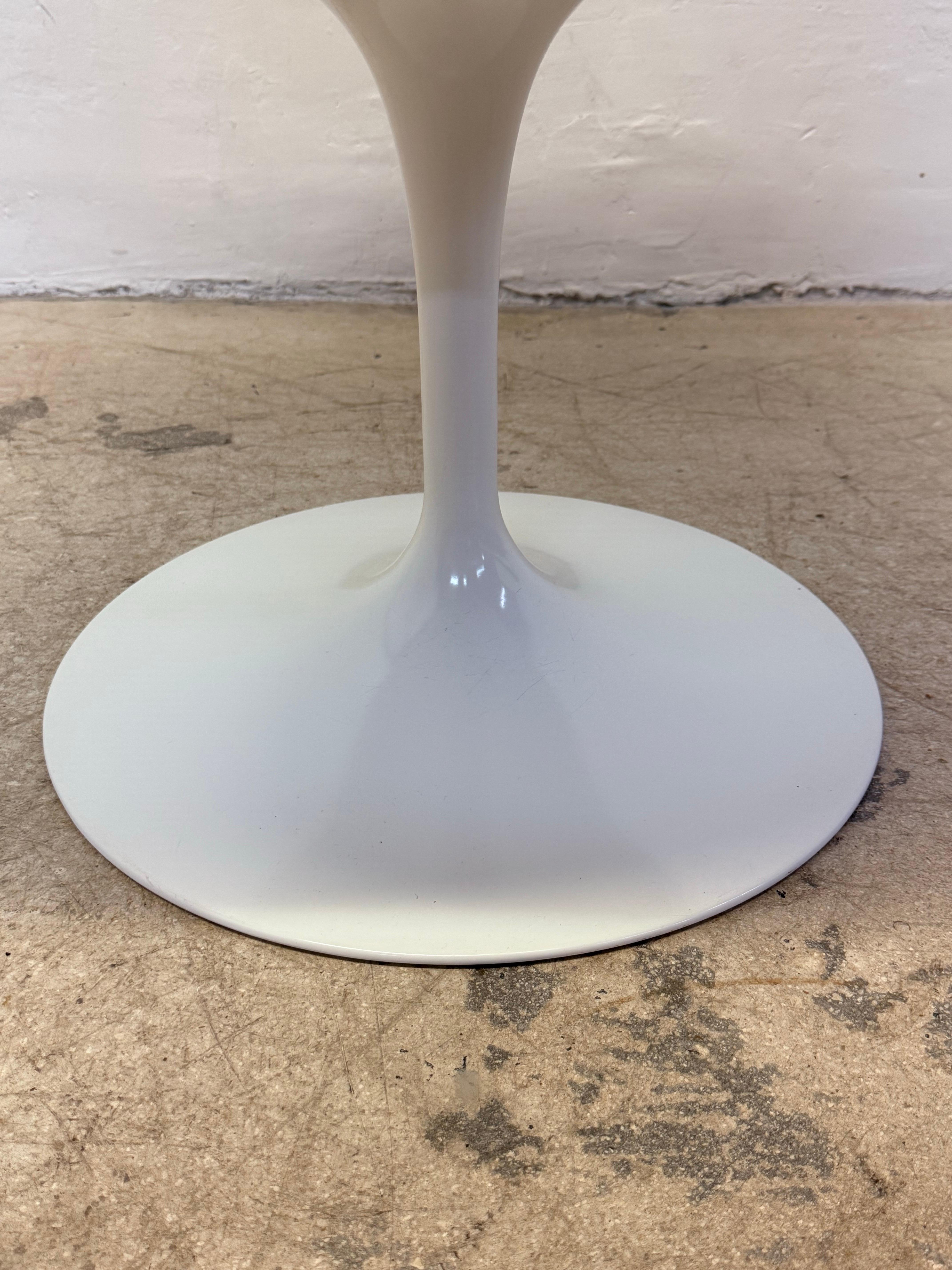 Pareja de sillones con pedestal Eero Saarinen Tulip para Knoll en venta 7