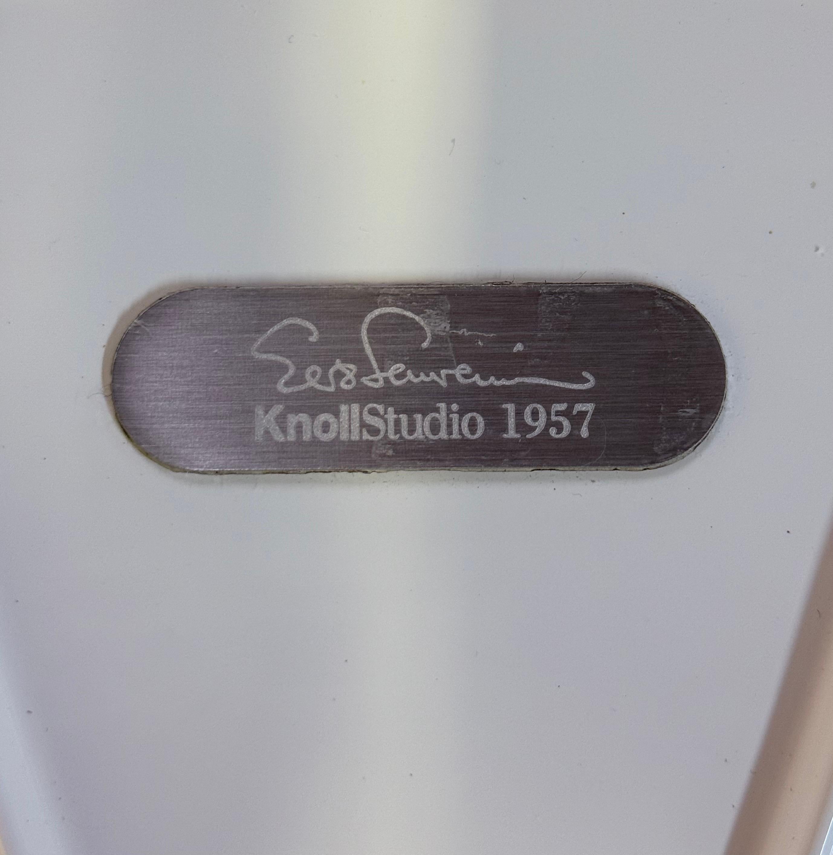 Pareja de sillones con pedestal Eero Saarinen Tulip para Knoll en venta 8