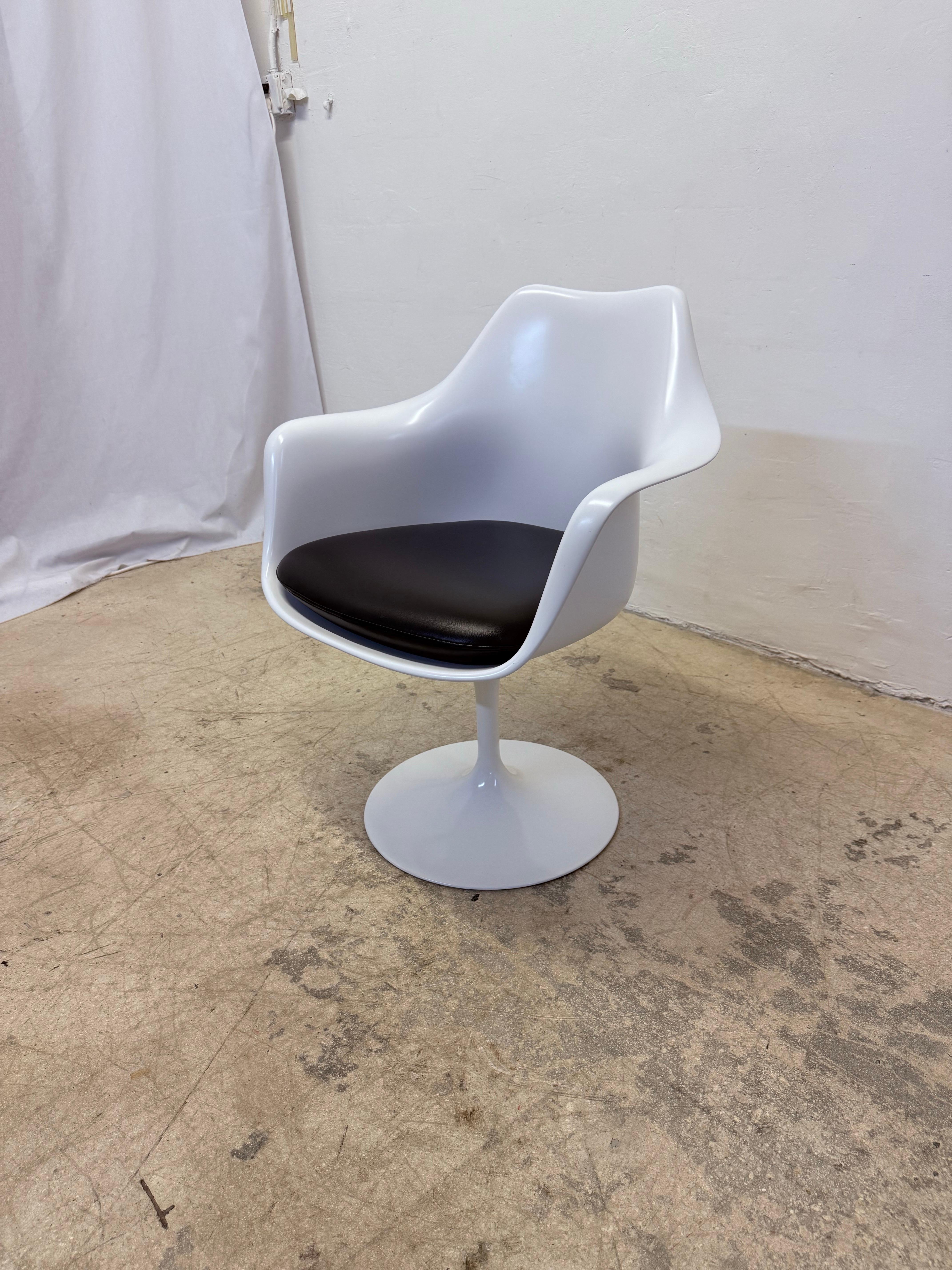 Pareja de sillones con pedestal Eero Saarinen Tulip para Knoll Siglo XXI y contemporáneo en venta