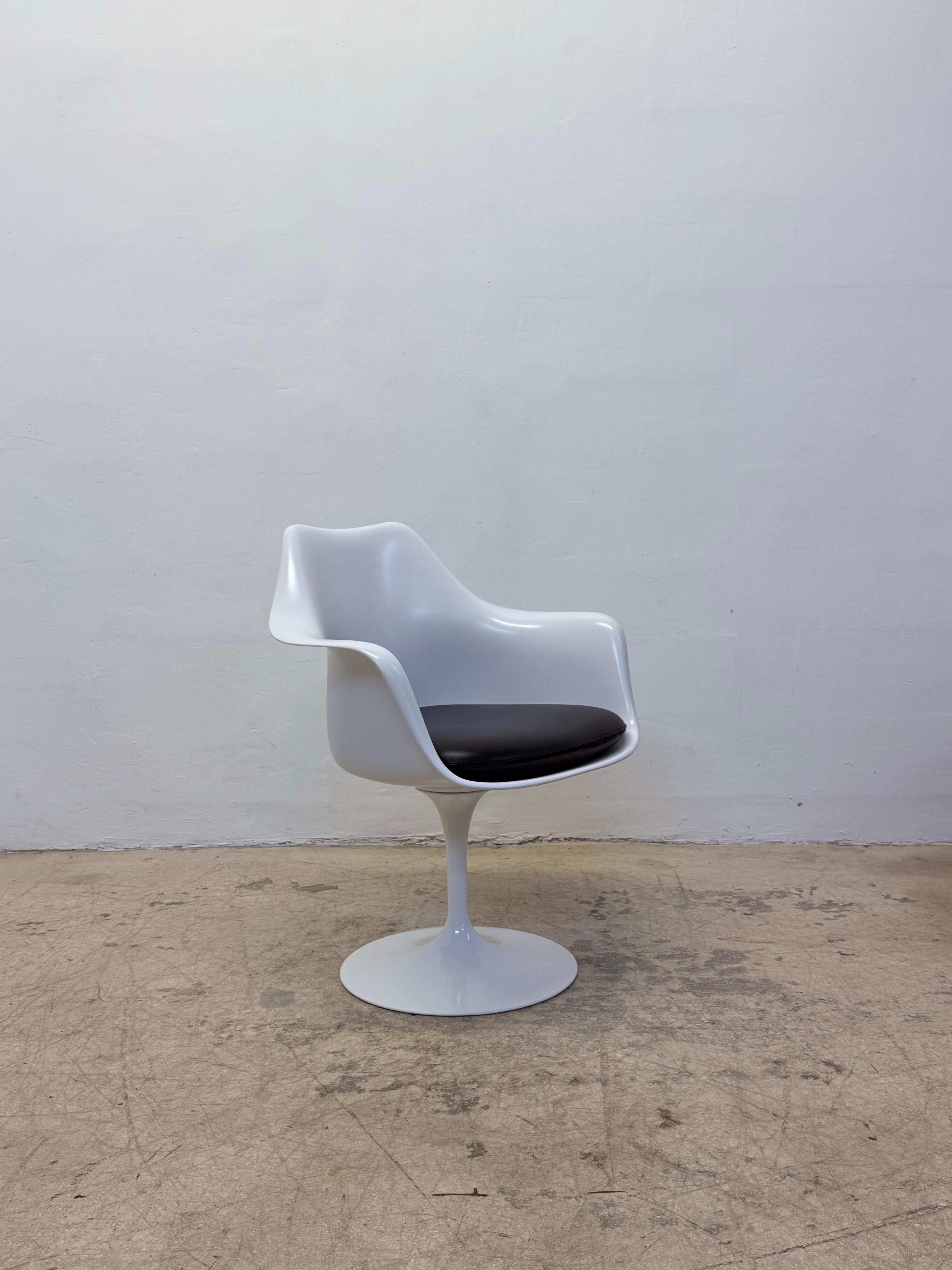 Pareja de sillones con pedestal Eero Saarinen Tulip para Knoll en venta 1