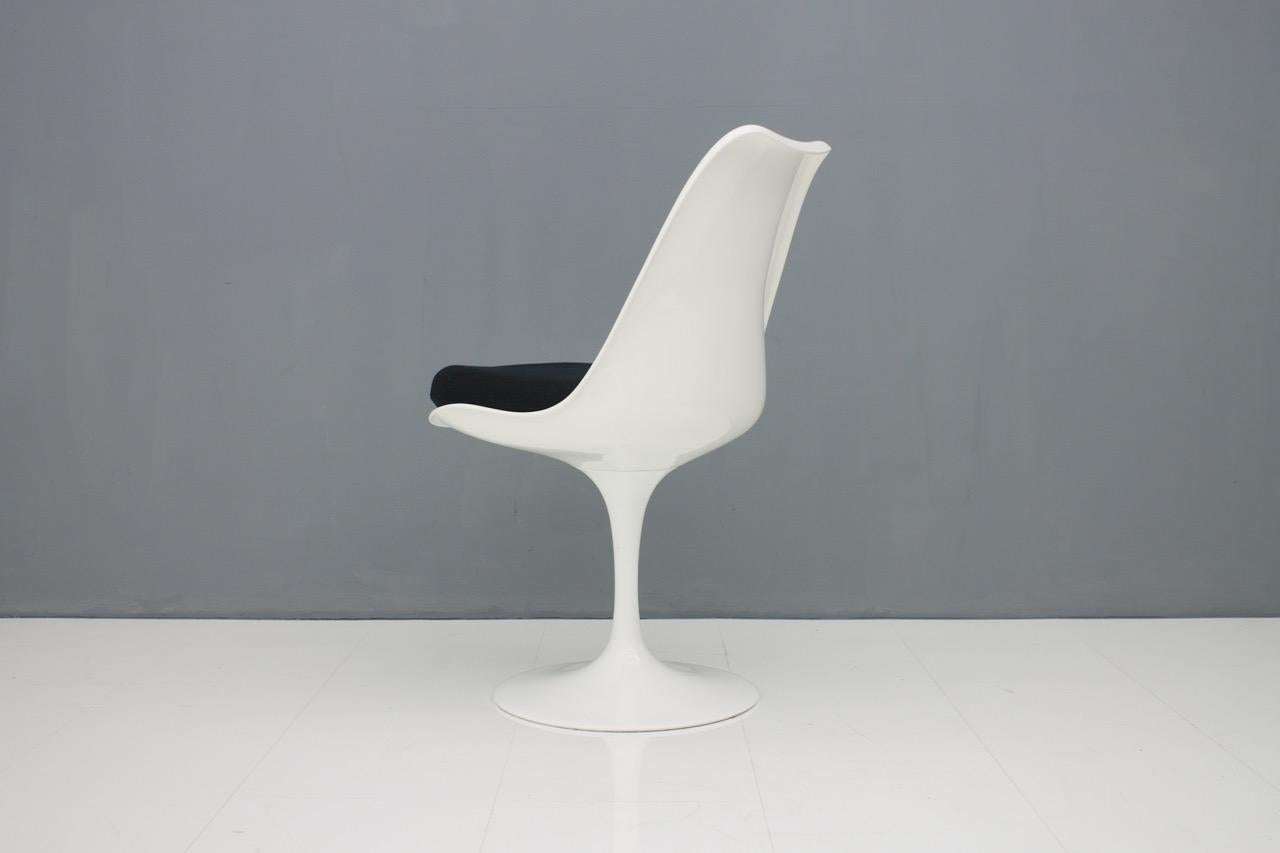 American Eero Saarinen Tulip Side Chair Knoll International For Sale