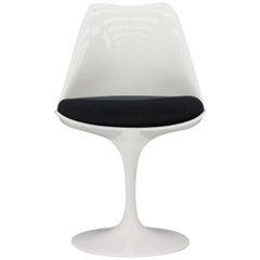 Eero Saarinen Tulip Side Chair Knoll International