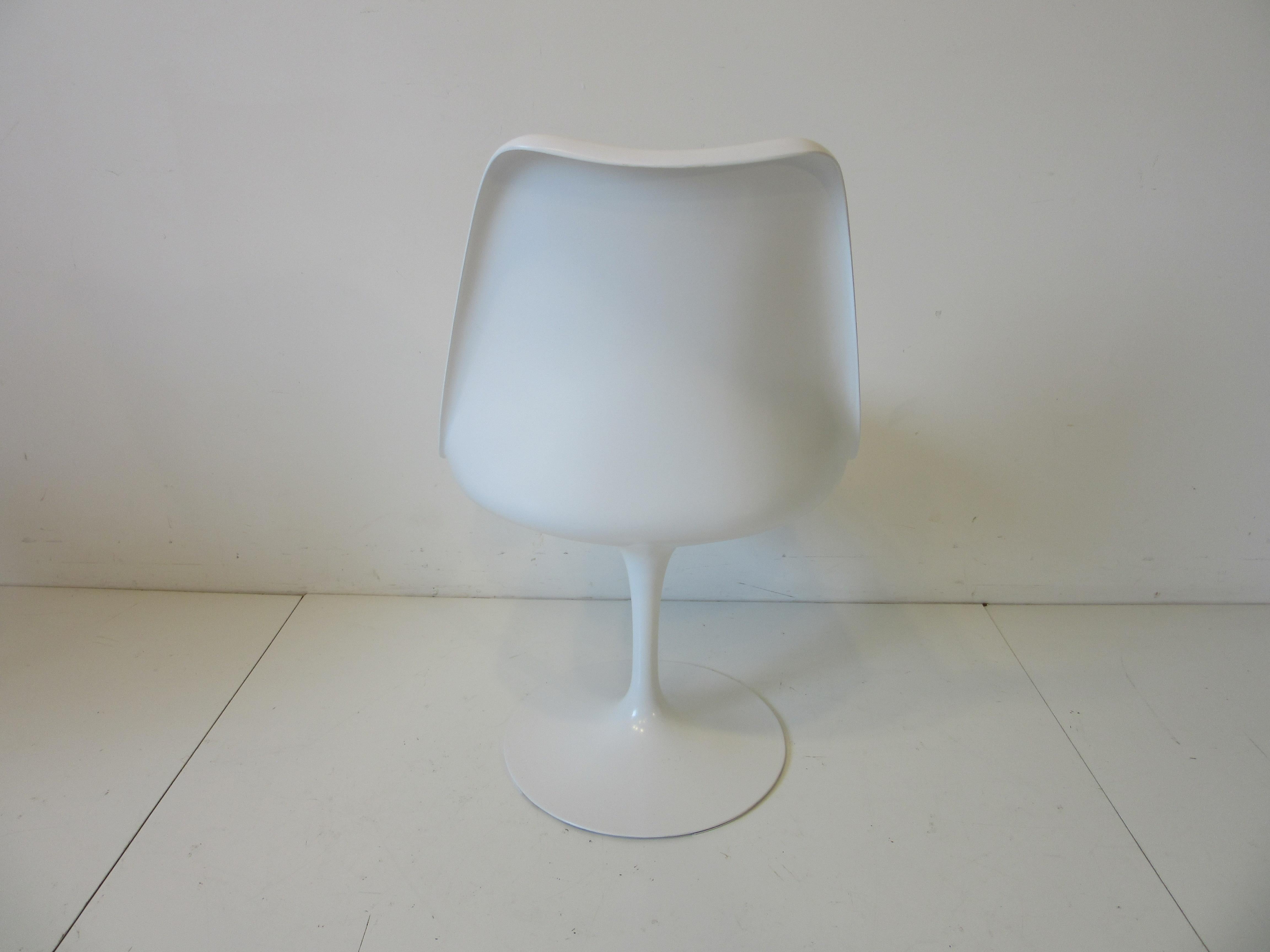 Eero Saarinen Tulip Side Chairs for Knoll In Good Condition In Cincinnati, OH