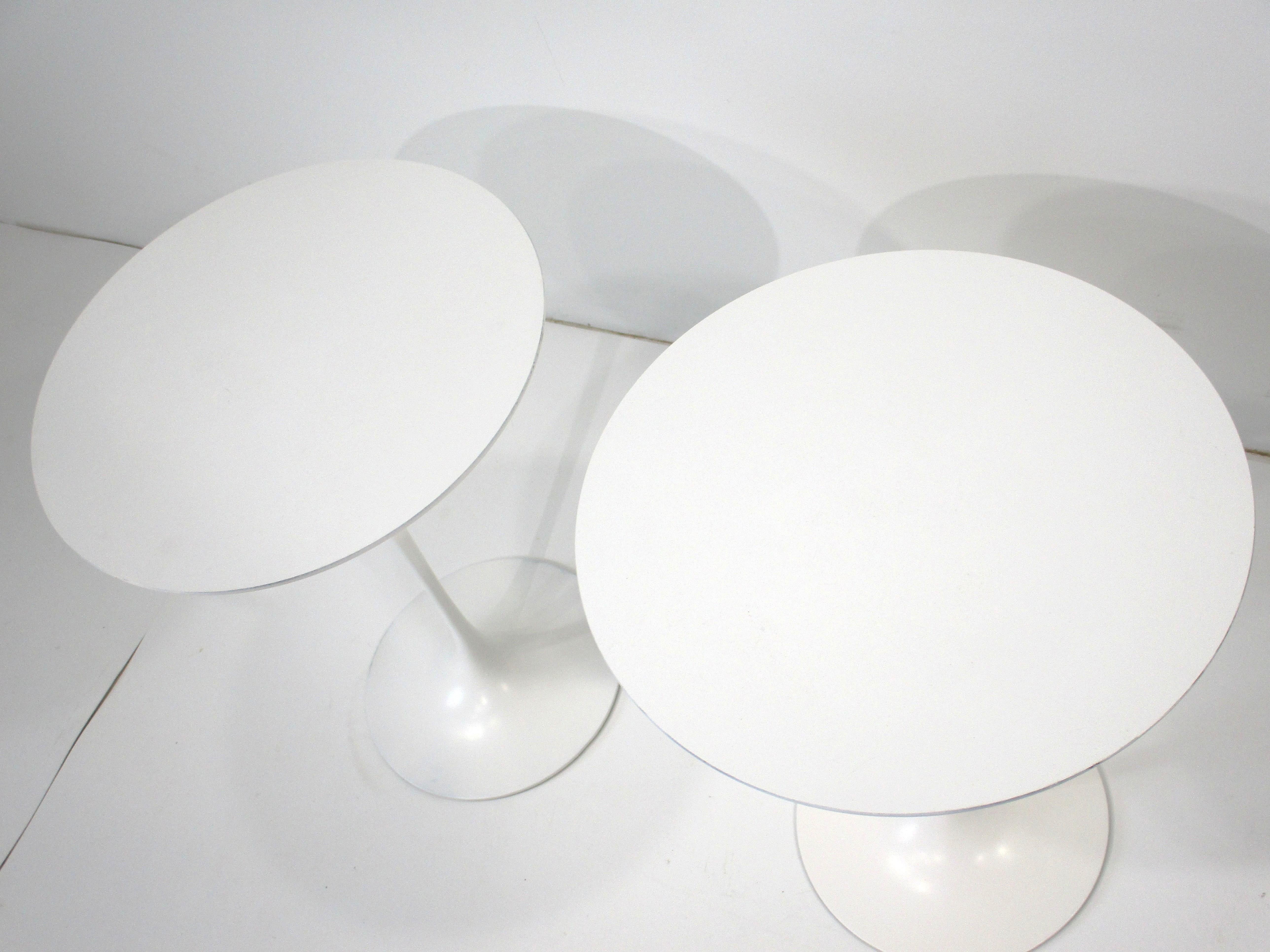 Tulpen-Beistelltische / Beistelltische von Eero Saarinen für Knoll (Moderne der Mitte des Jahrhunderts) im Angebot