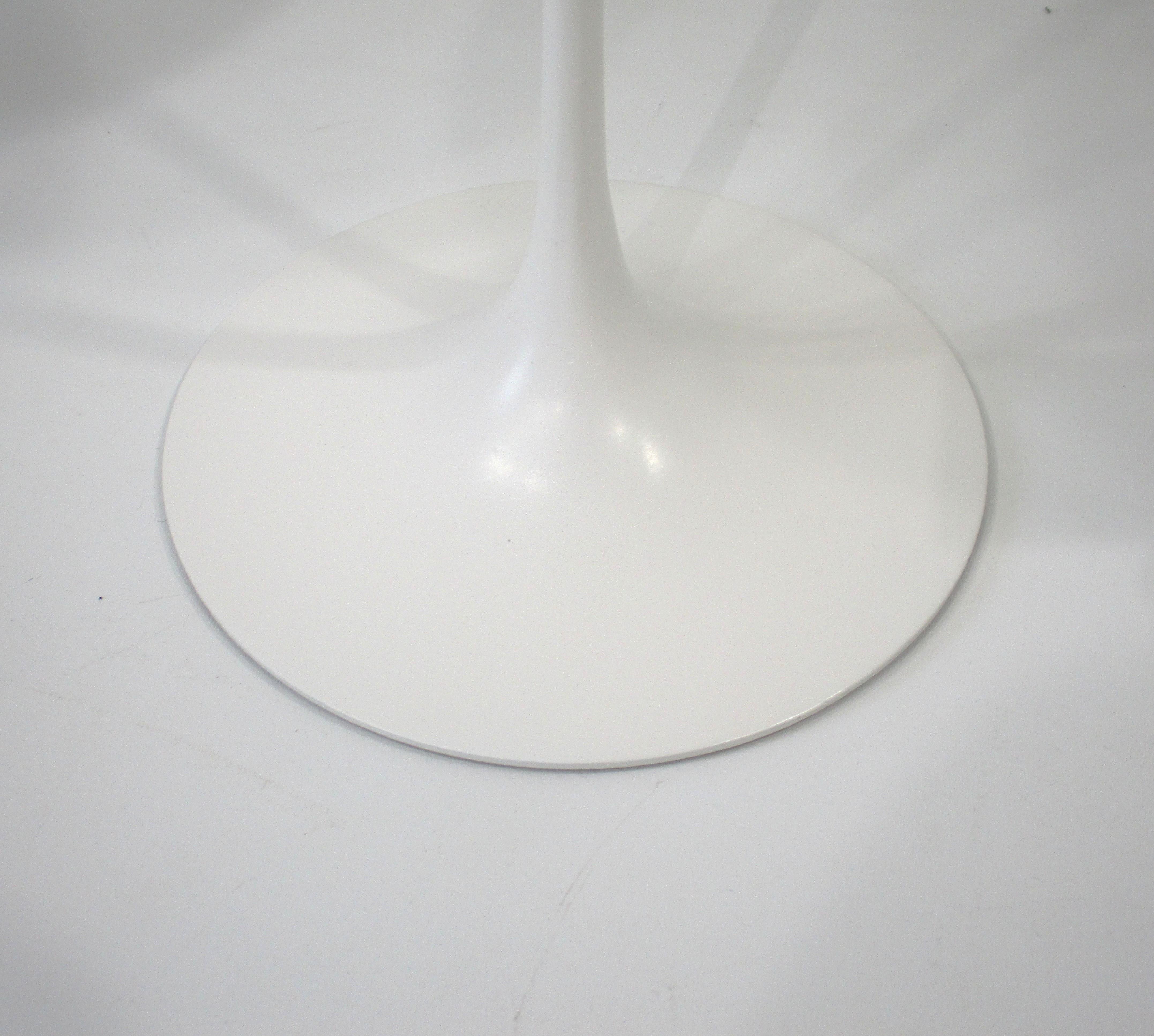 Tulpen-Beistelltische / Beistelltische von Eero Saarinen für Knoll (amerikanisch) im Angebot