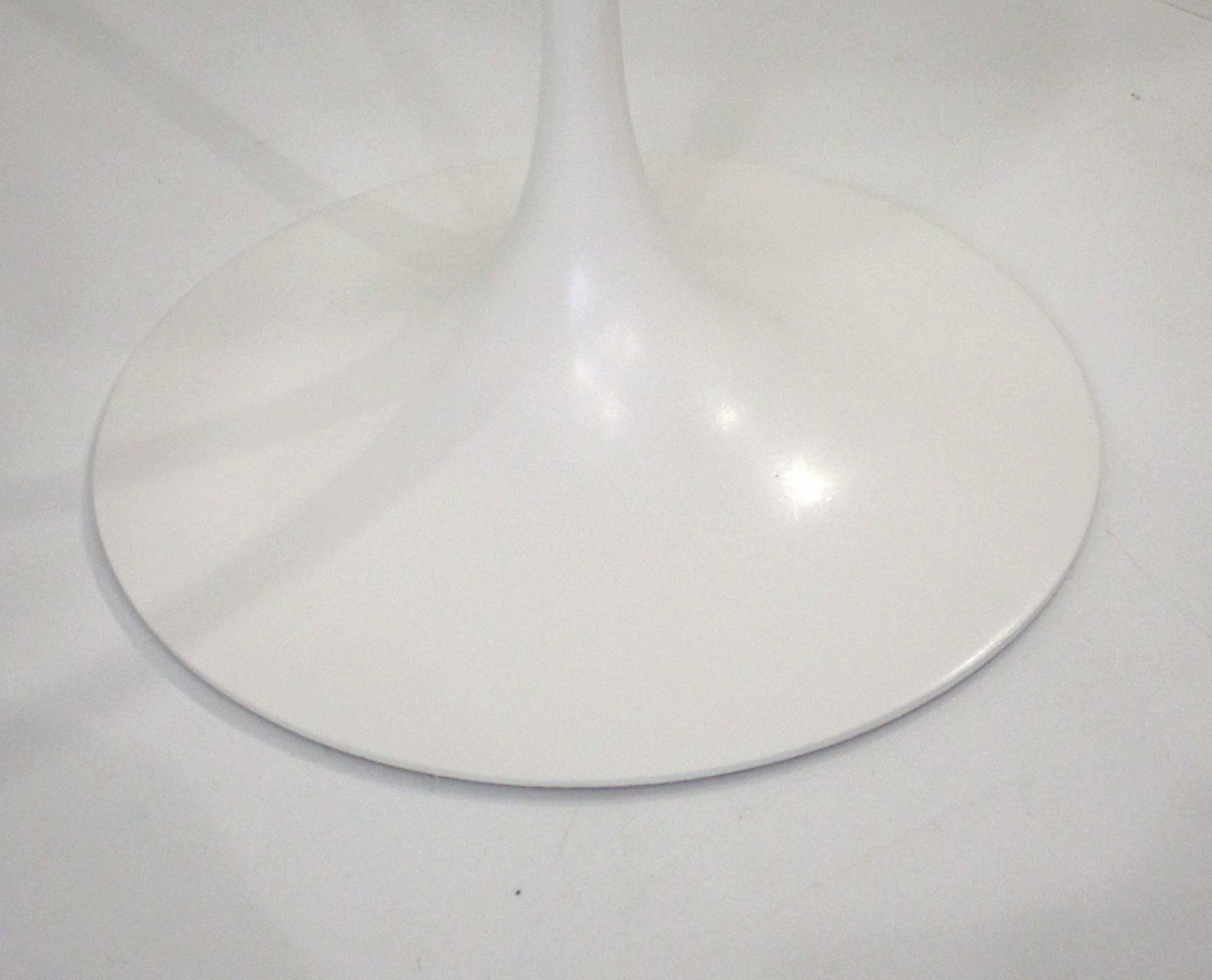 Tulpen-Beistelltische / Beistelltische von Eero Saarinen für Knoll im Zustand „Gut“ im Angebot in Cincinnati, OH