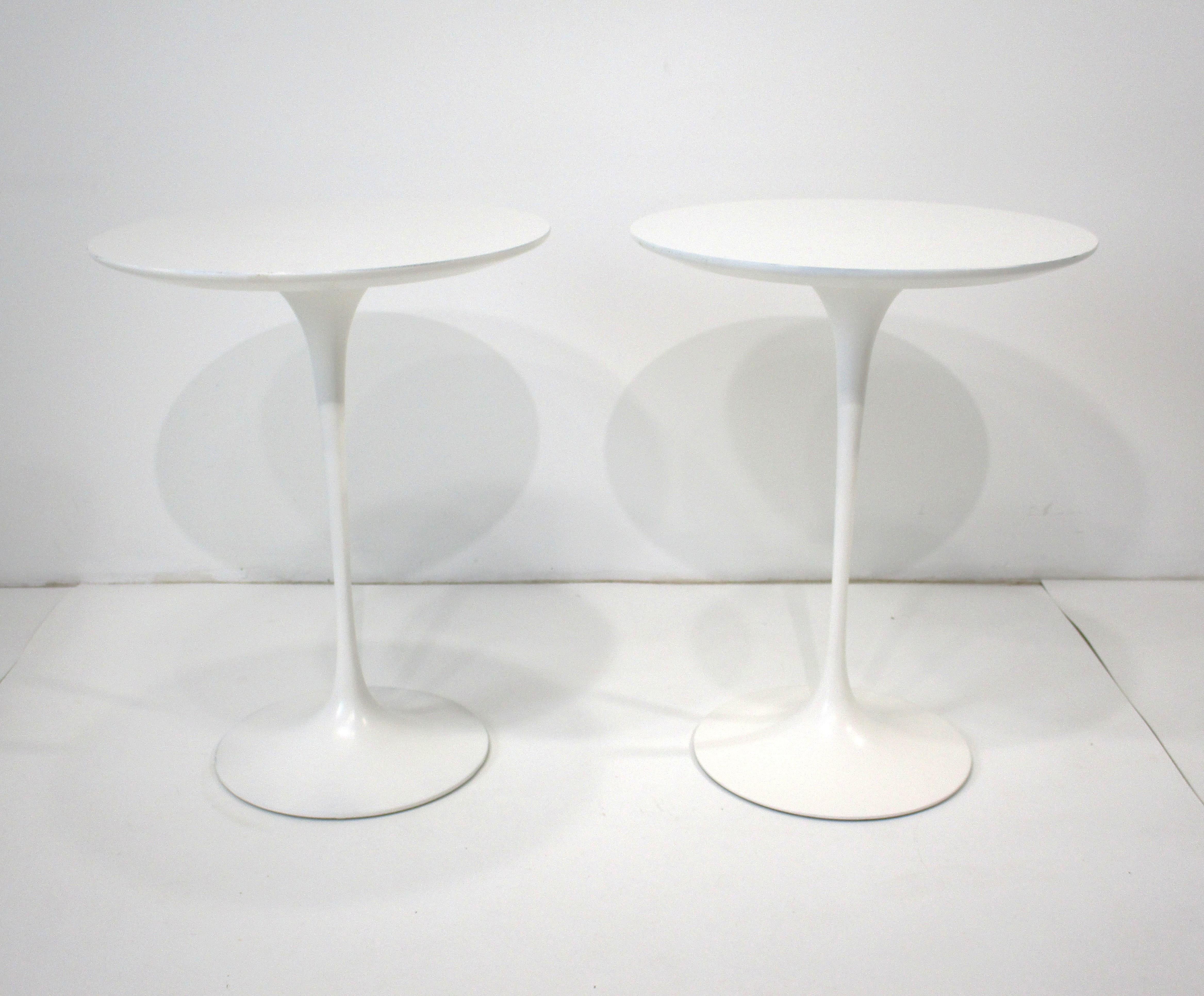 Tulpen-Beistelltische / Beistelltische von Eero Saarinen für Knoll (20. Jahrhundert) im Angebot