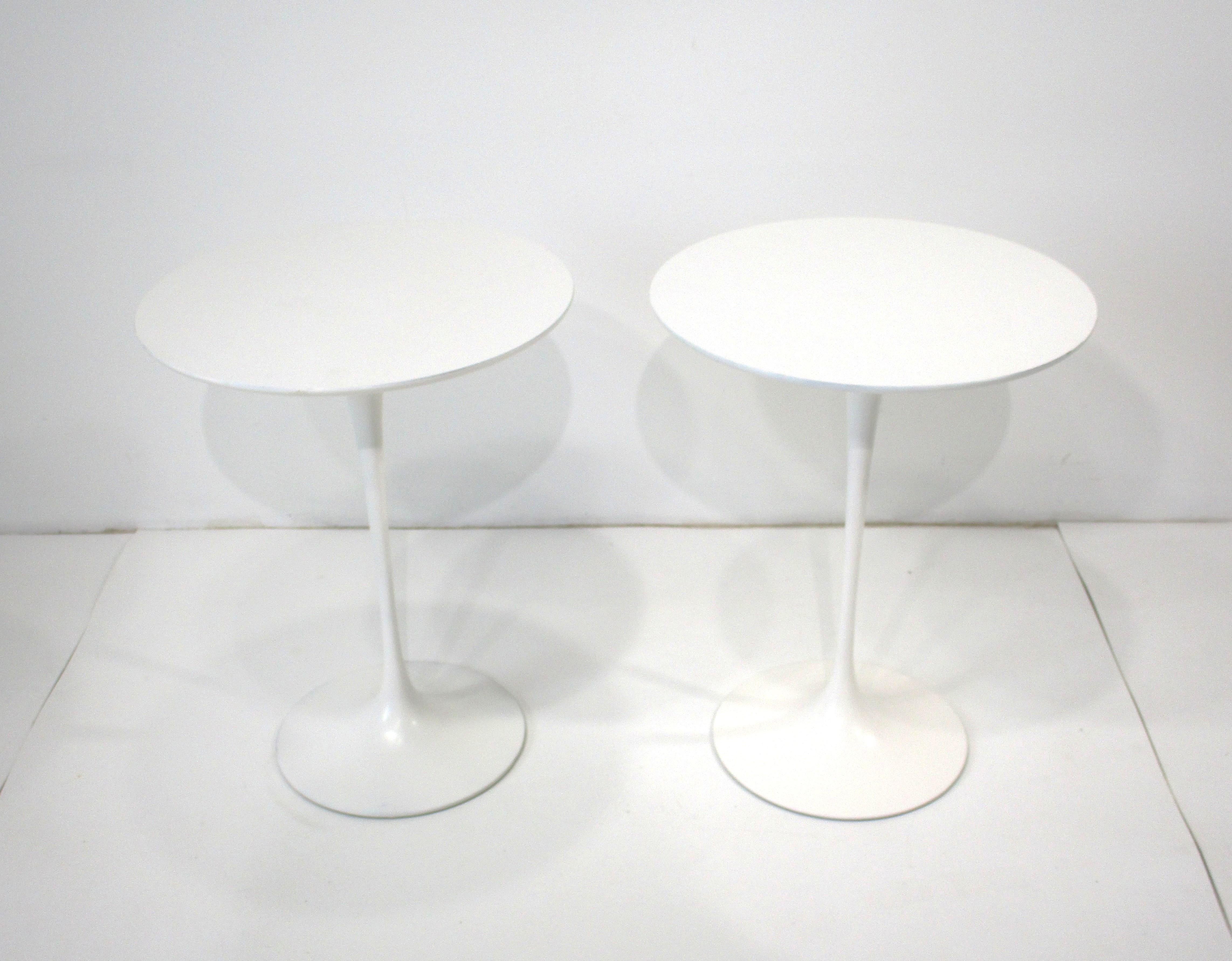 Tulpen-Beistelltische / Beistelltische von Eero Saarinen für Knoll (Stahl) im Angebot