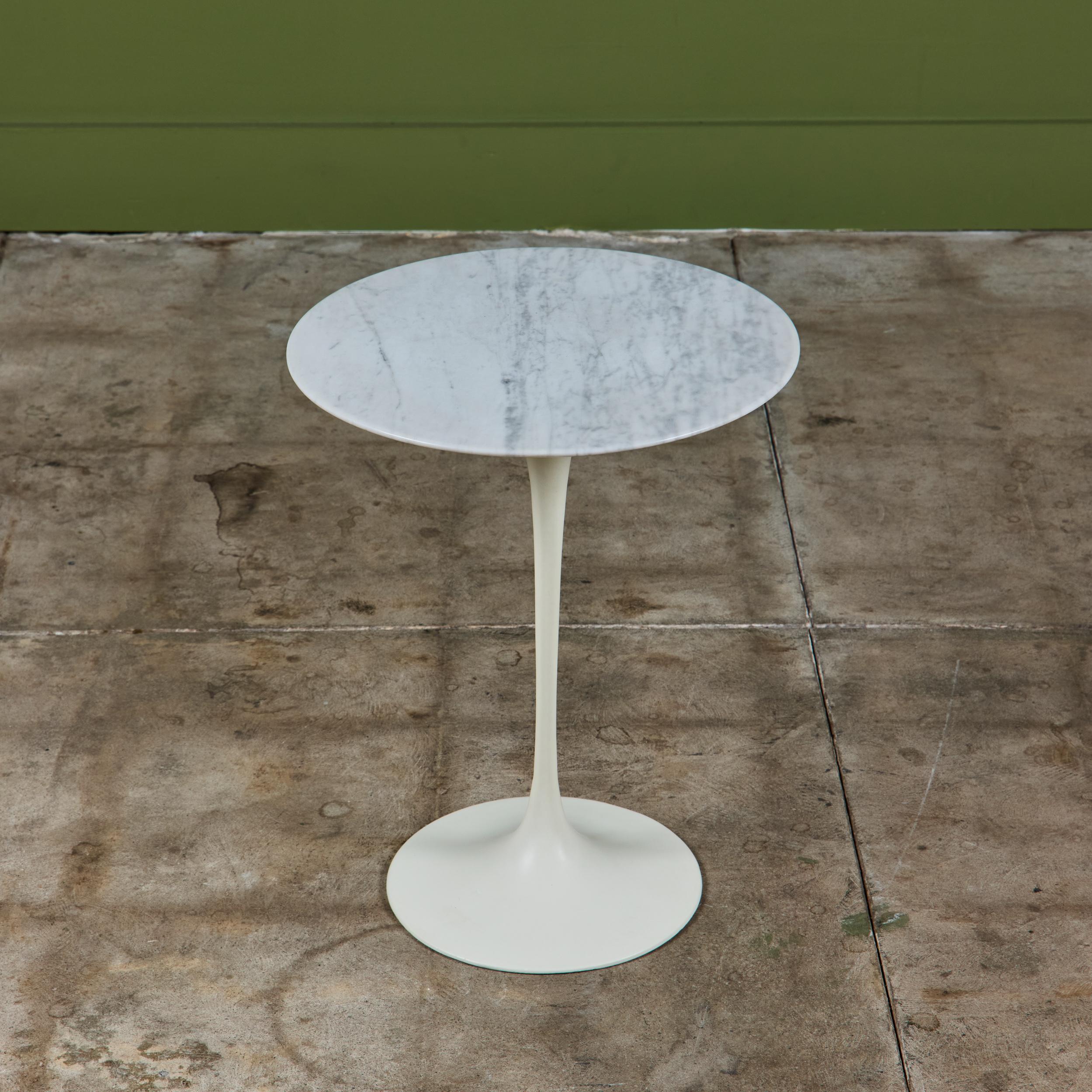 XX secolo Tavolino Tulip di Eero Saarinen per Knoll in vendita