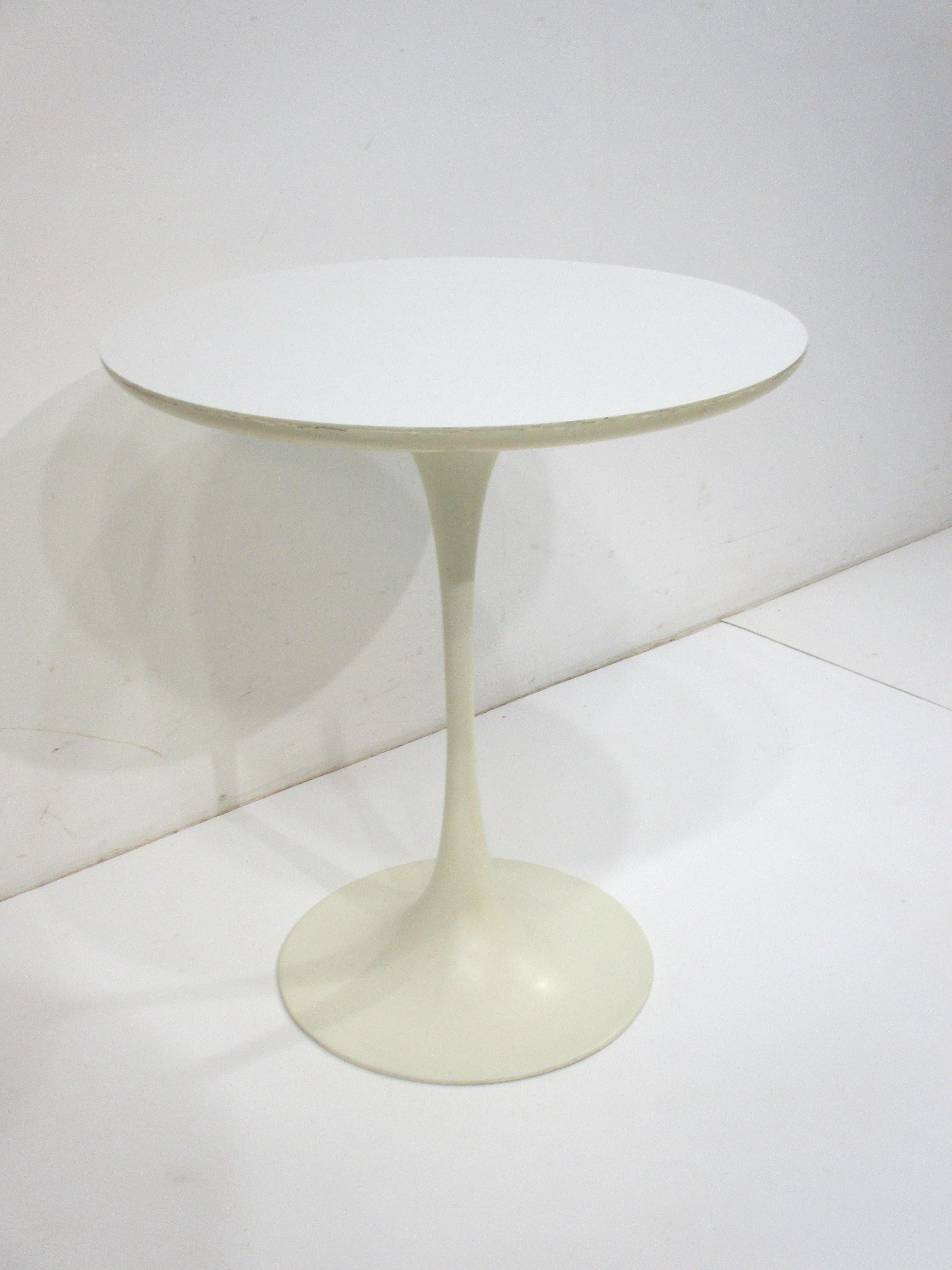Table d'appoint Tulip d'Eero Saarinen pour Knoll en vente 1