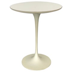 Eero Saarinen Tulip Beistelltisch für Knoll