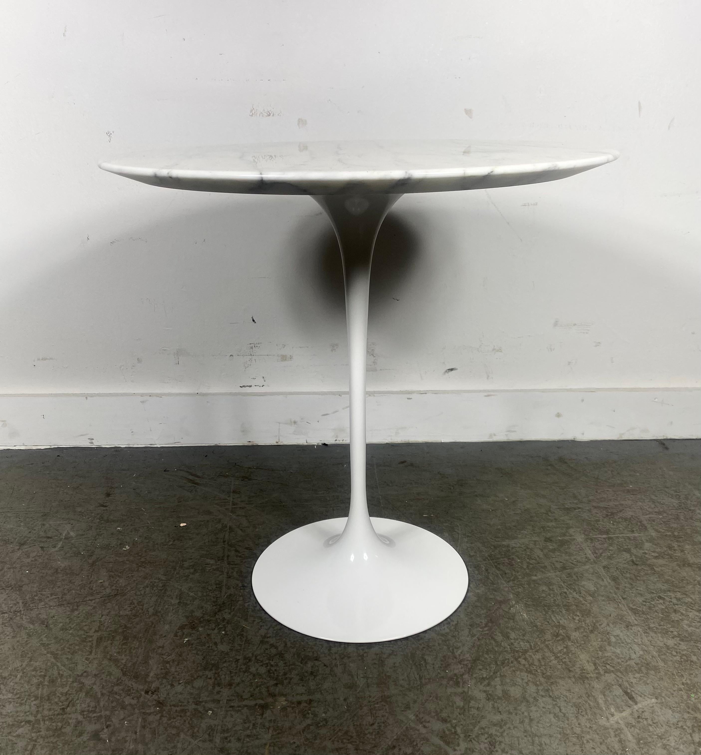 Eero Saarinen Tulip Side Table for Knoll in Breccia Marble.. Classic Modern  In Excellent Condition In Buffalo, NY