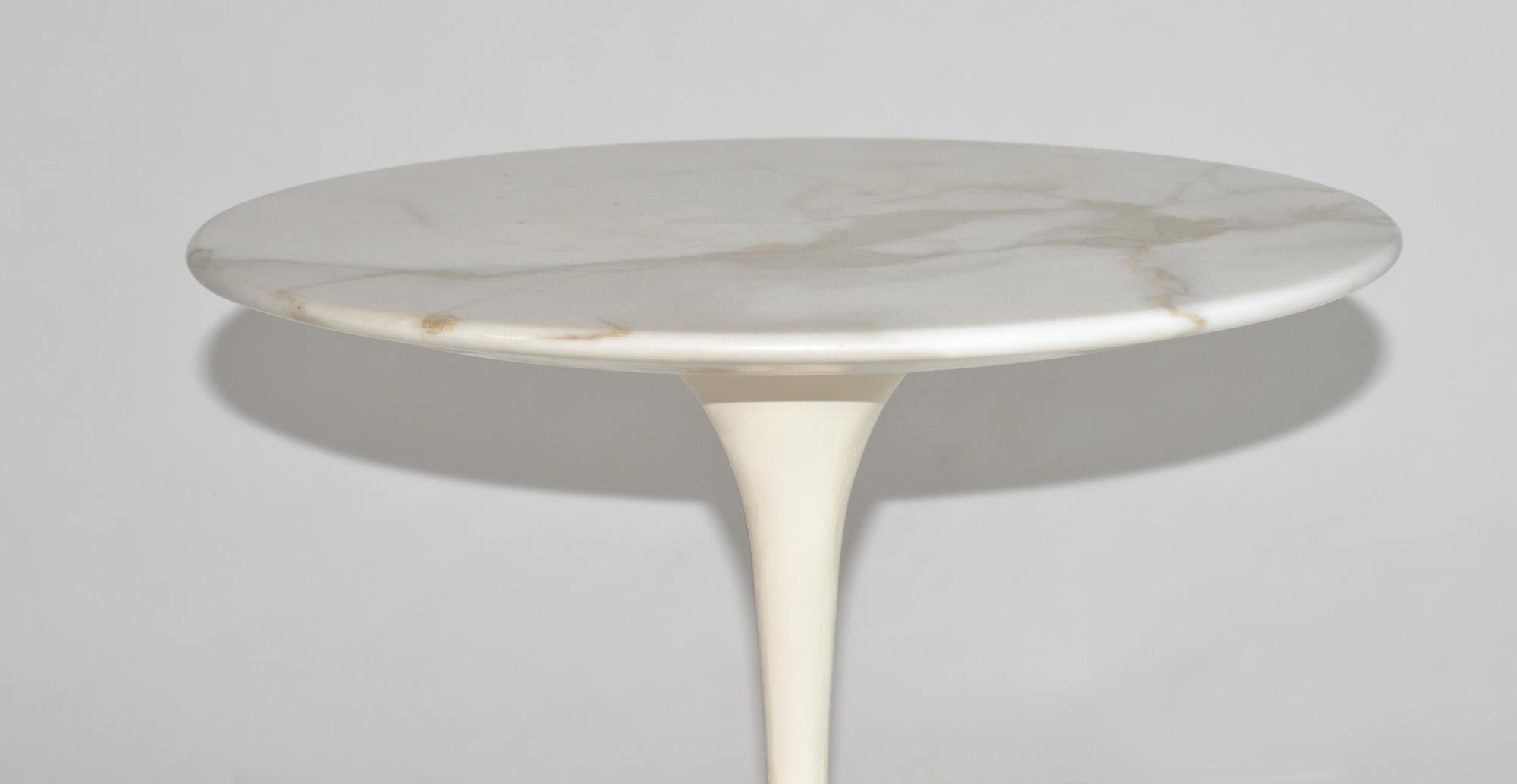 Eero Saarinen Tulip Side Table in Marble by Knoll In Good Condition In Ft Lauderdale, FL