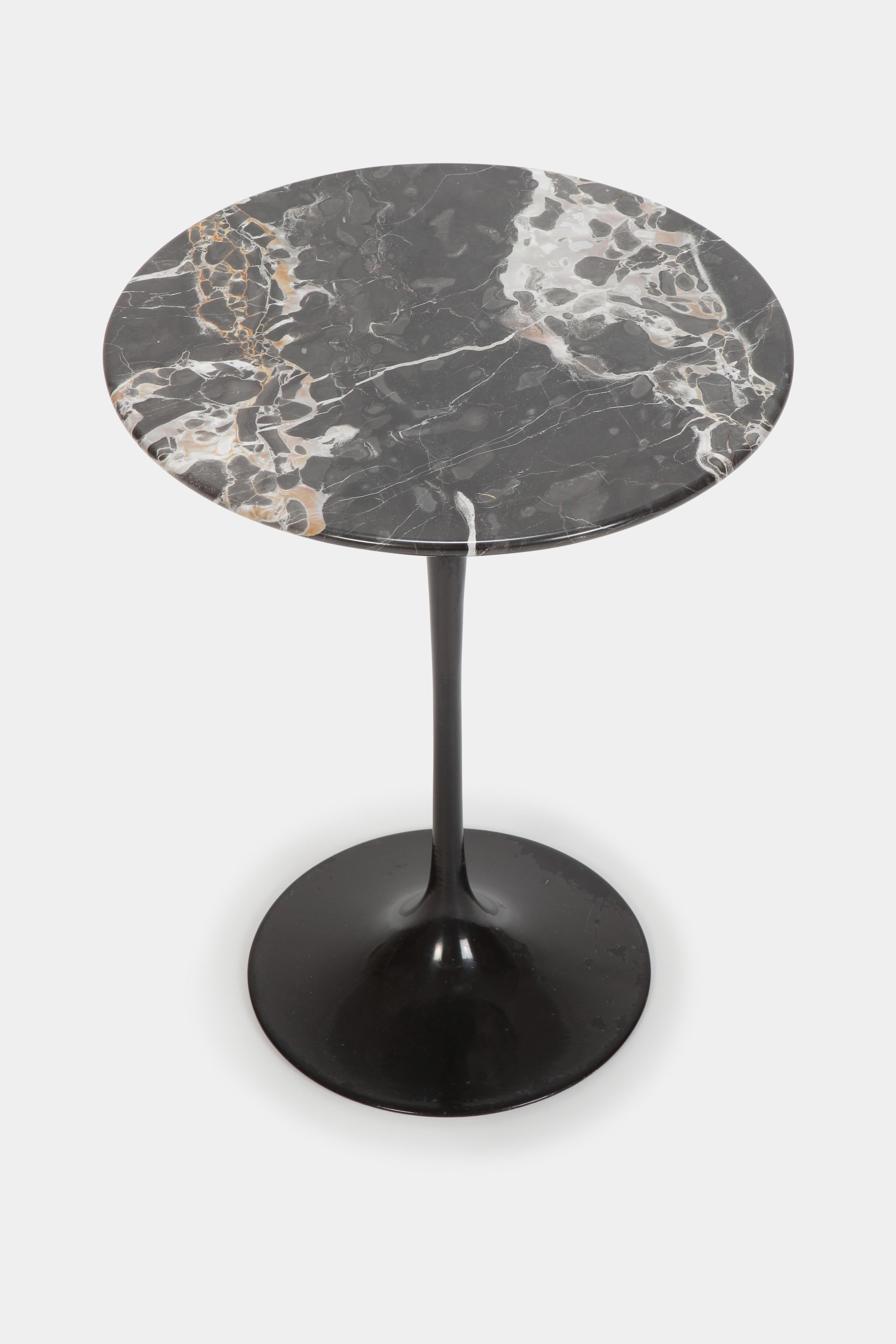 Description
Eero Saarinen “Tulip” side table manufactured by Knoll International in the 1970s in the USA. Dark marble top on a black lacquered aluminum base.