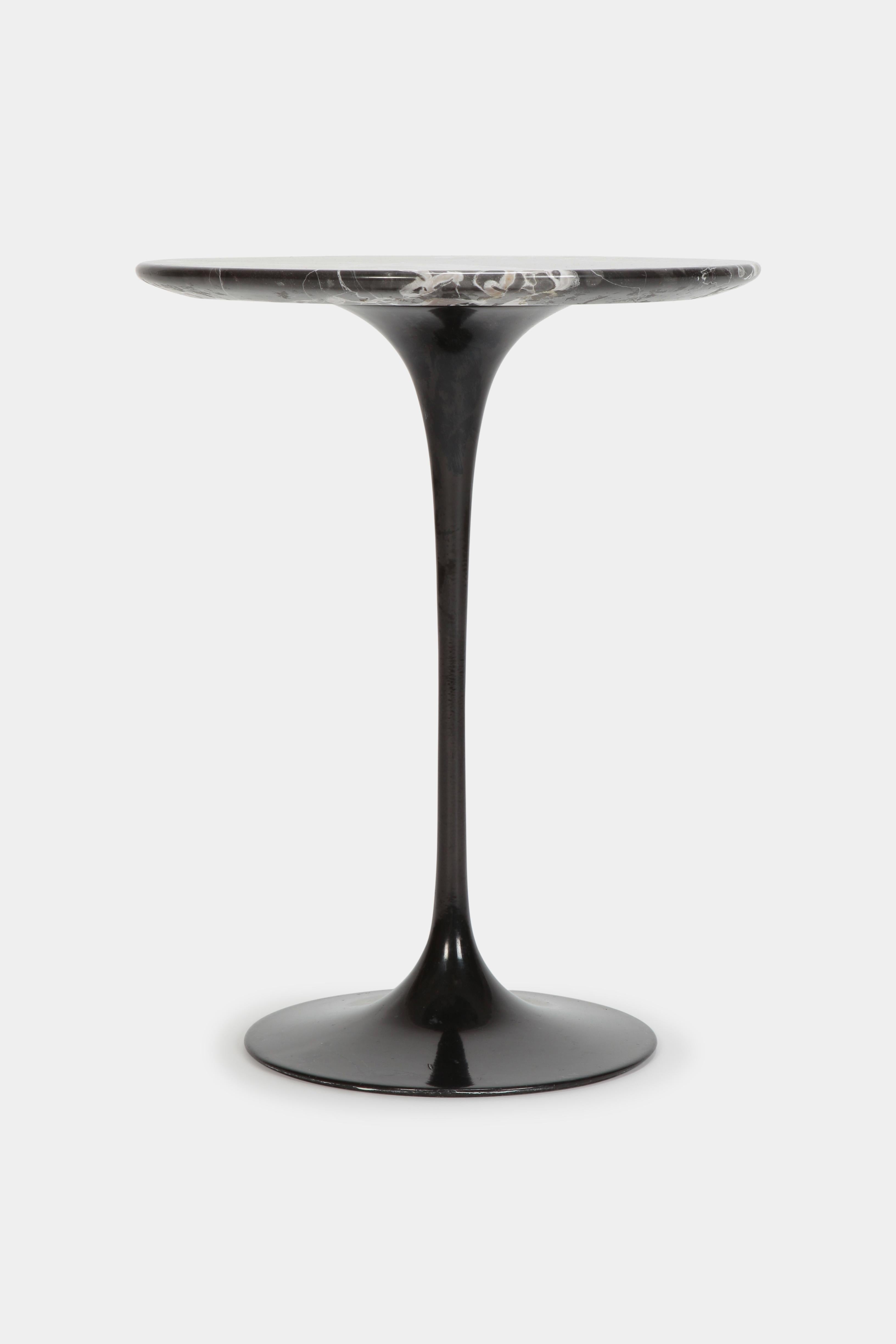American Eero Saarinen “Tulip” Side Table Knoll International, 1970s
