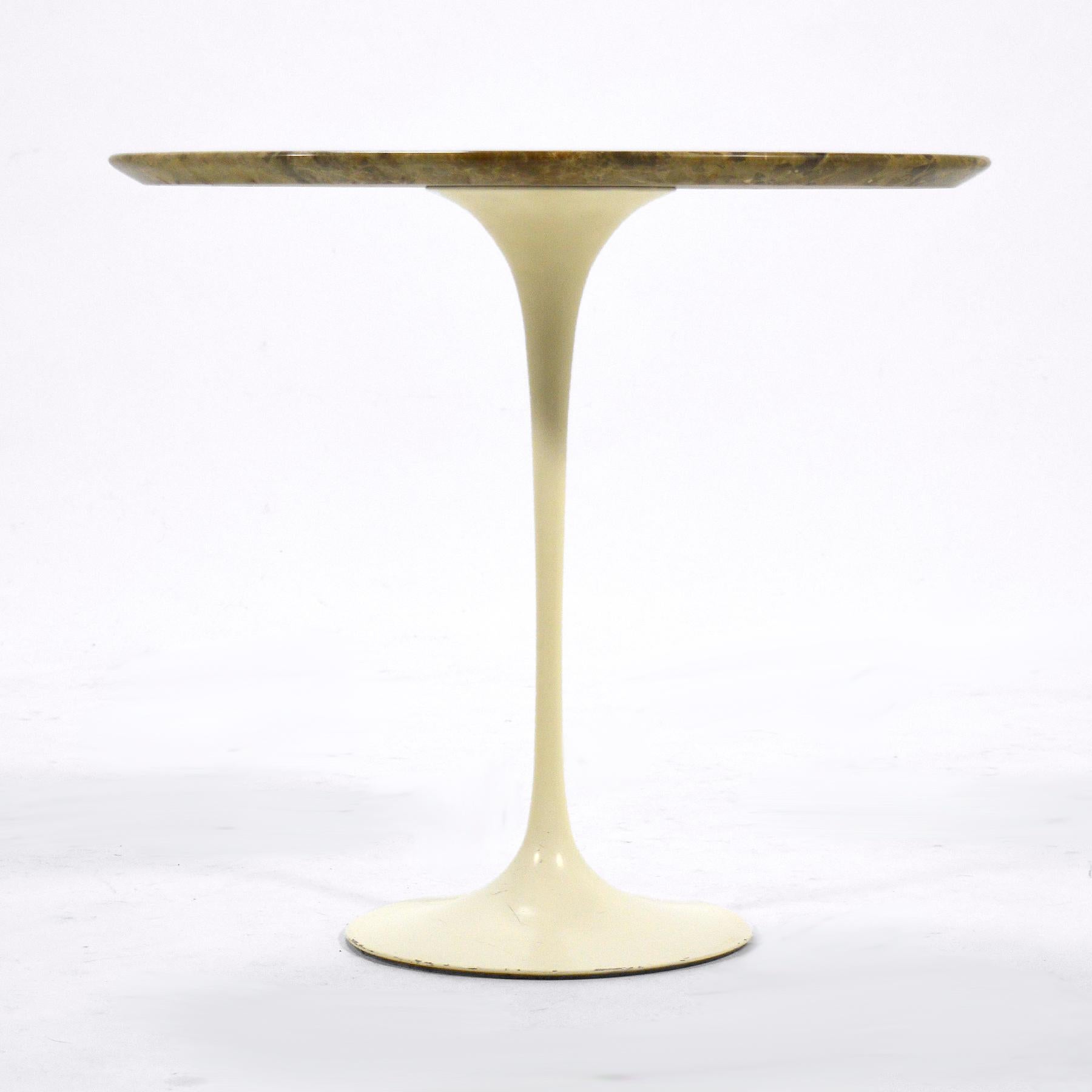 Eero Saarinen Tulip Side Table with Marble Top In Good Condition In Highland, IN