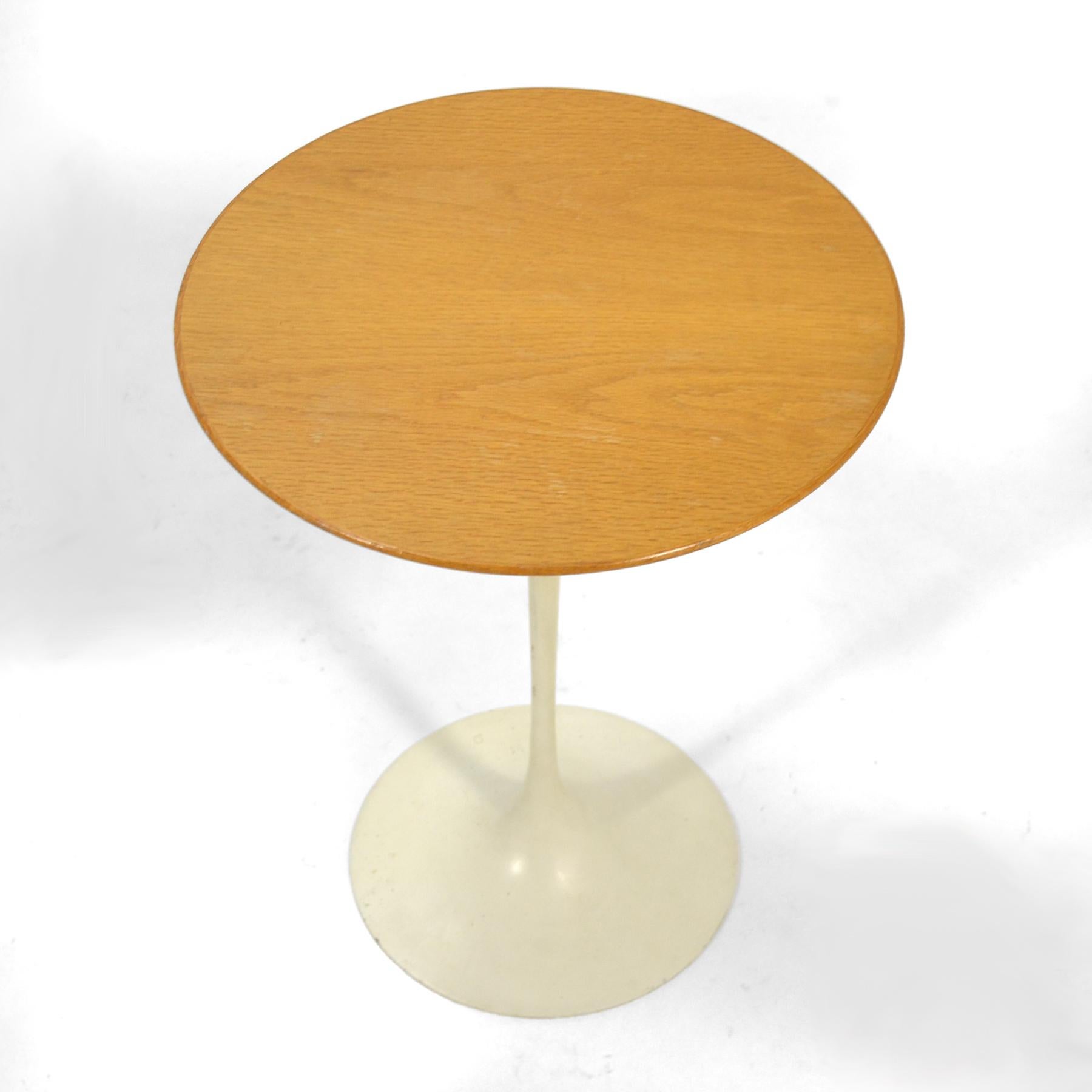 Eero Saarinen Tulip Side Table with Oak Top In Good Condition In Highland, IN