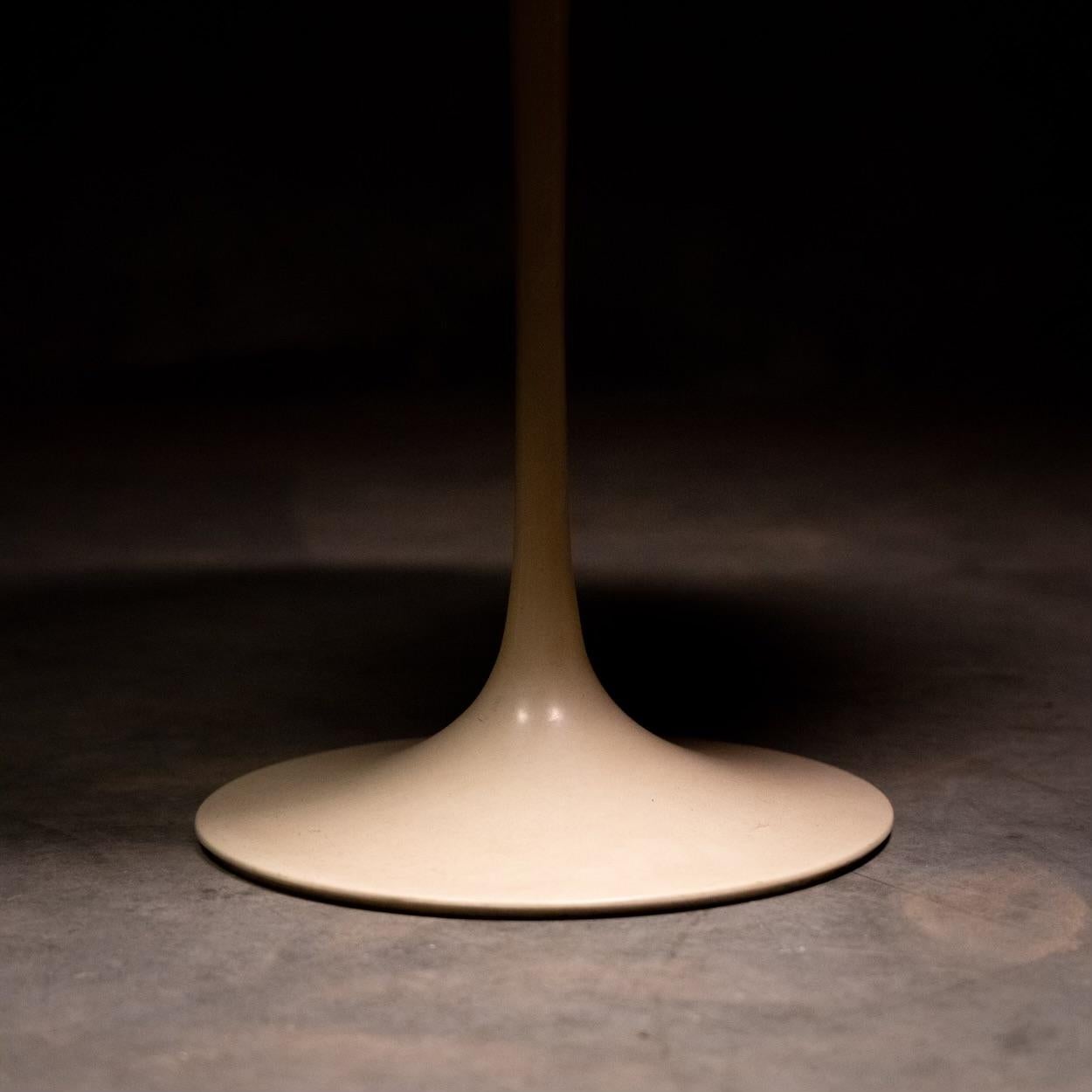 Eero Saarinen Tulip Side Tables for Knoll in Walnut In Good Condition In Surrey, BC