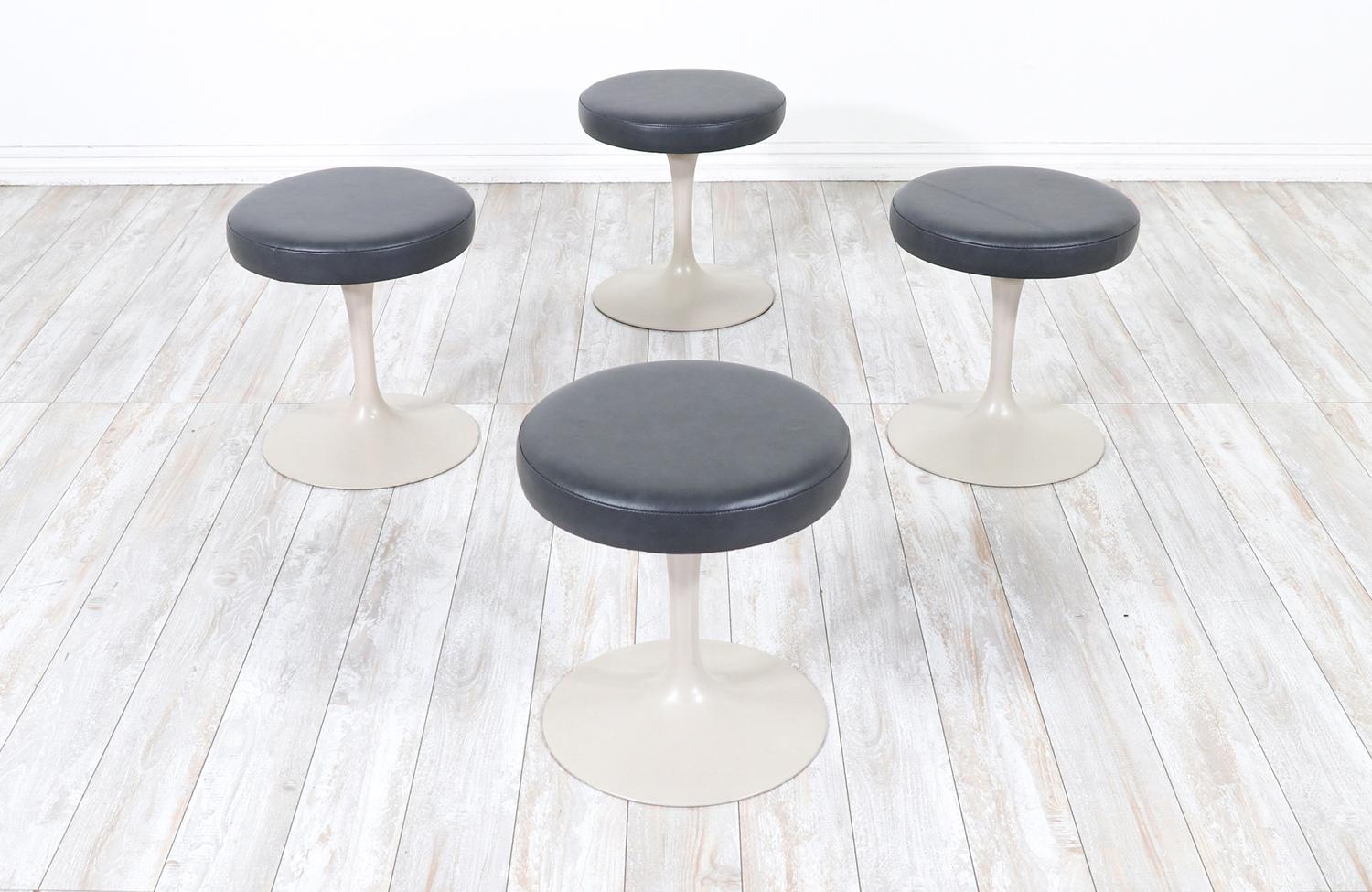 Mid-Century Modern Expertly Restored - Eero Saarinen Tulip Stool with Grey Leather for Knoll For Sale