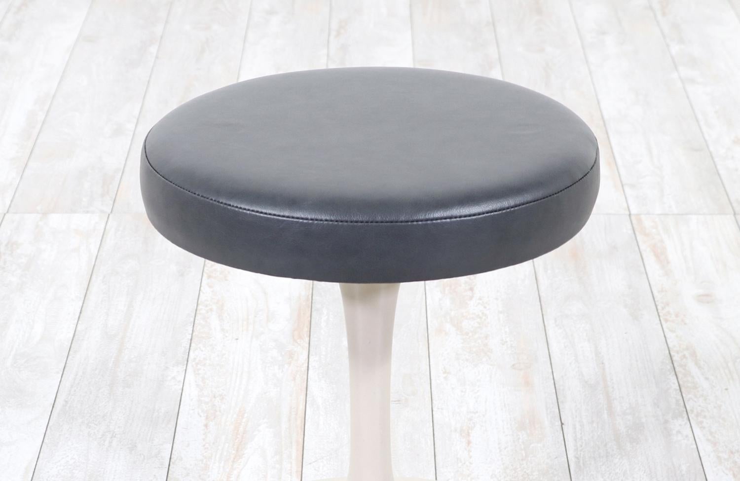 Mid-20th Century Expertly Restored - Eero Saarinen Tulip Stool with Grey Leather for Knoll For Sale