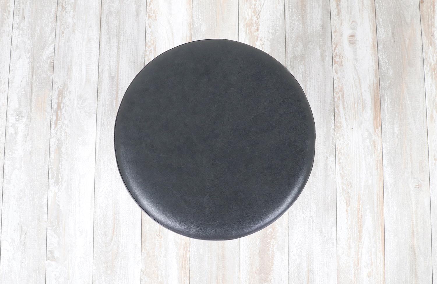 Expertly Restored - Eero Saarinen Tulip Stool with Grey Leather for Knoll For Sale 1