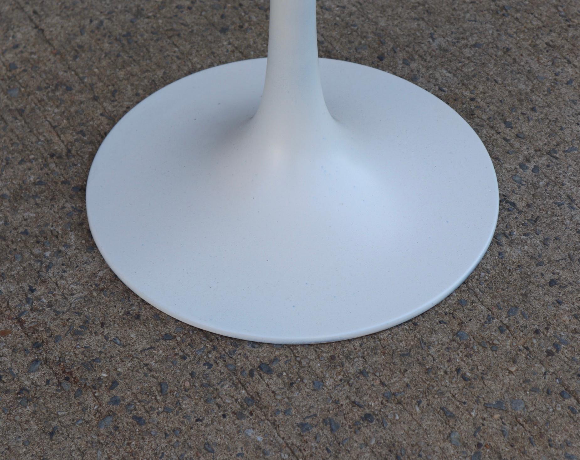 Eero Saarinen Tulip Style Side or End Table in Carrara Marble In Excellent Condition In Brooklyn, NY