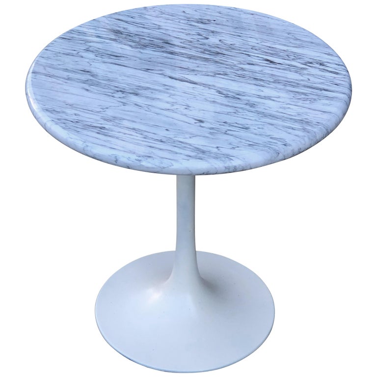 Eero Saarinen Tulip Style Side or End Table in Carrara Marble For Sale