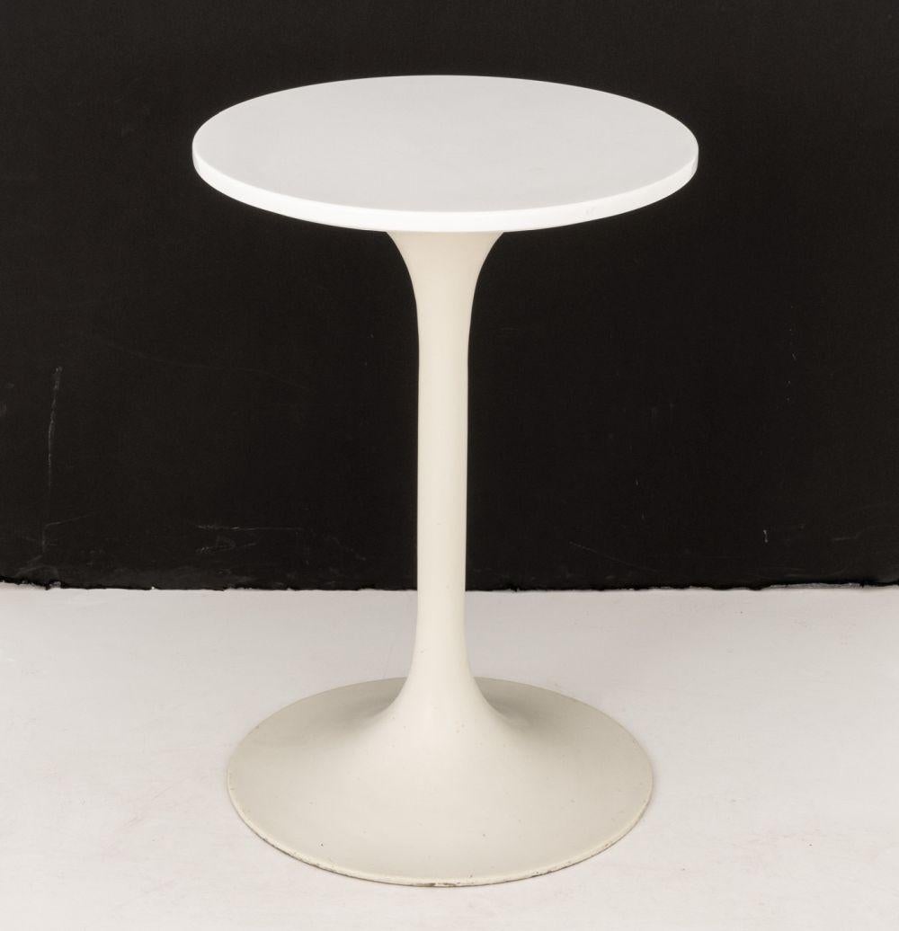 Americano Tavolino in stile tulipano di Eero Saarinen in vendita