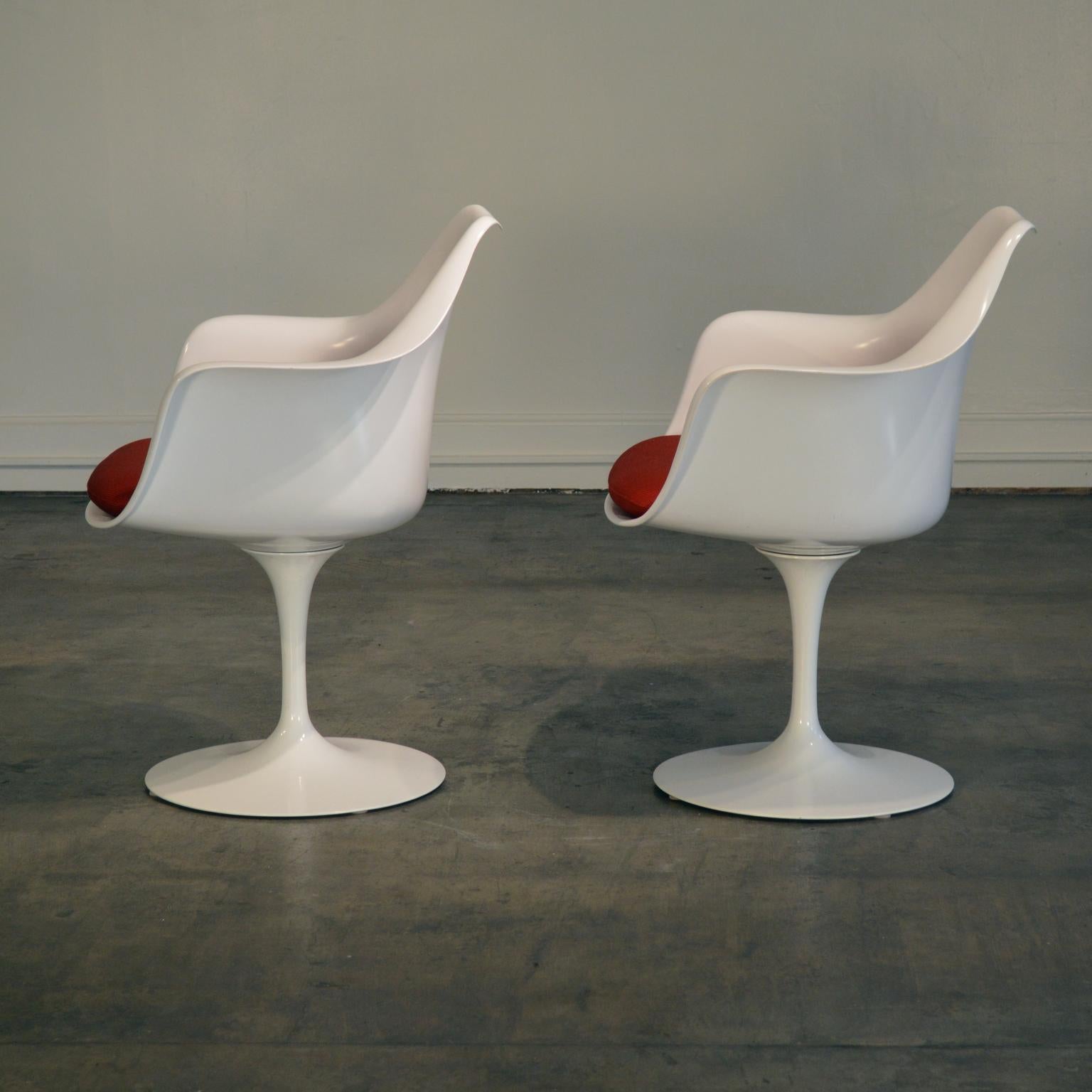 Eero Saarinen Tulip Swivel Armchairs with Red Cushions by Knoll In Good Condition In Portland, ME