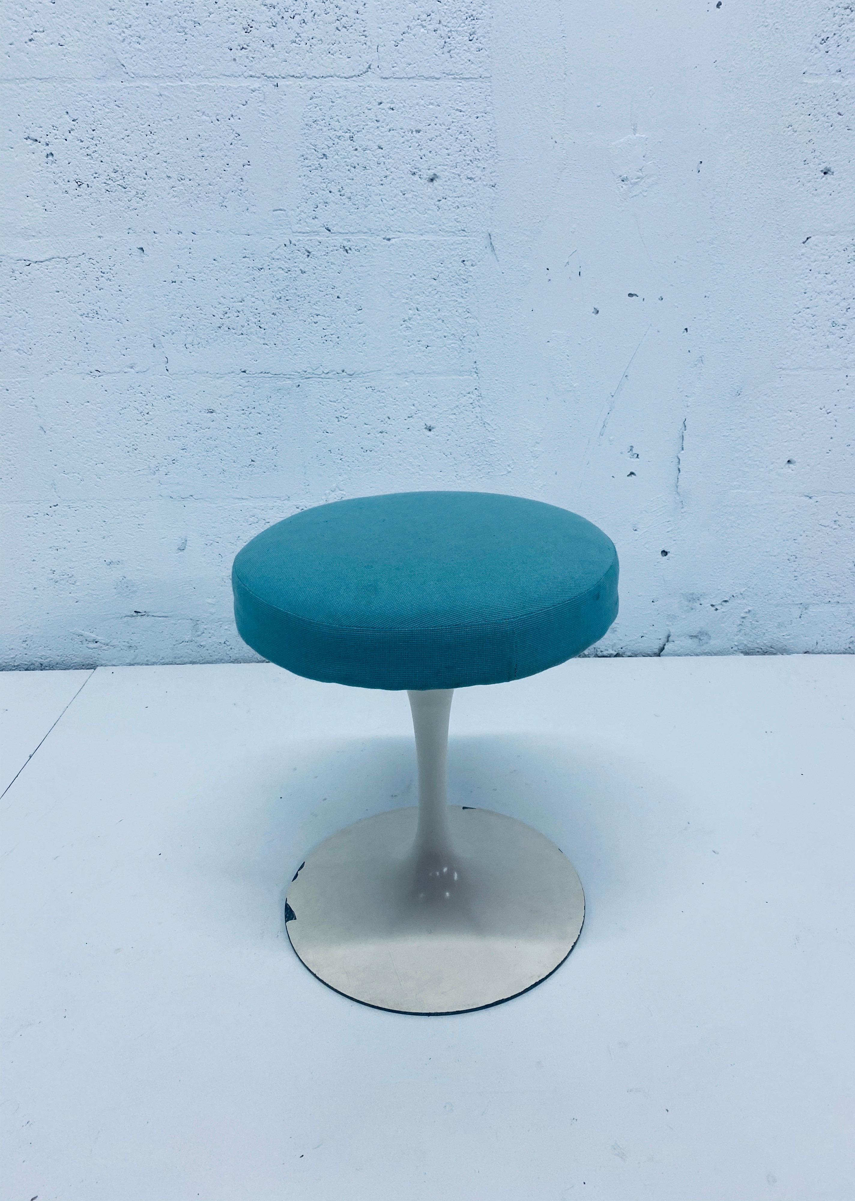 Eero Saarinen “Tulip” Swivel Stool for Knoll, 1950s 1