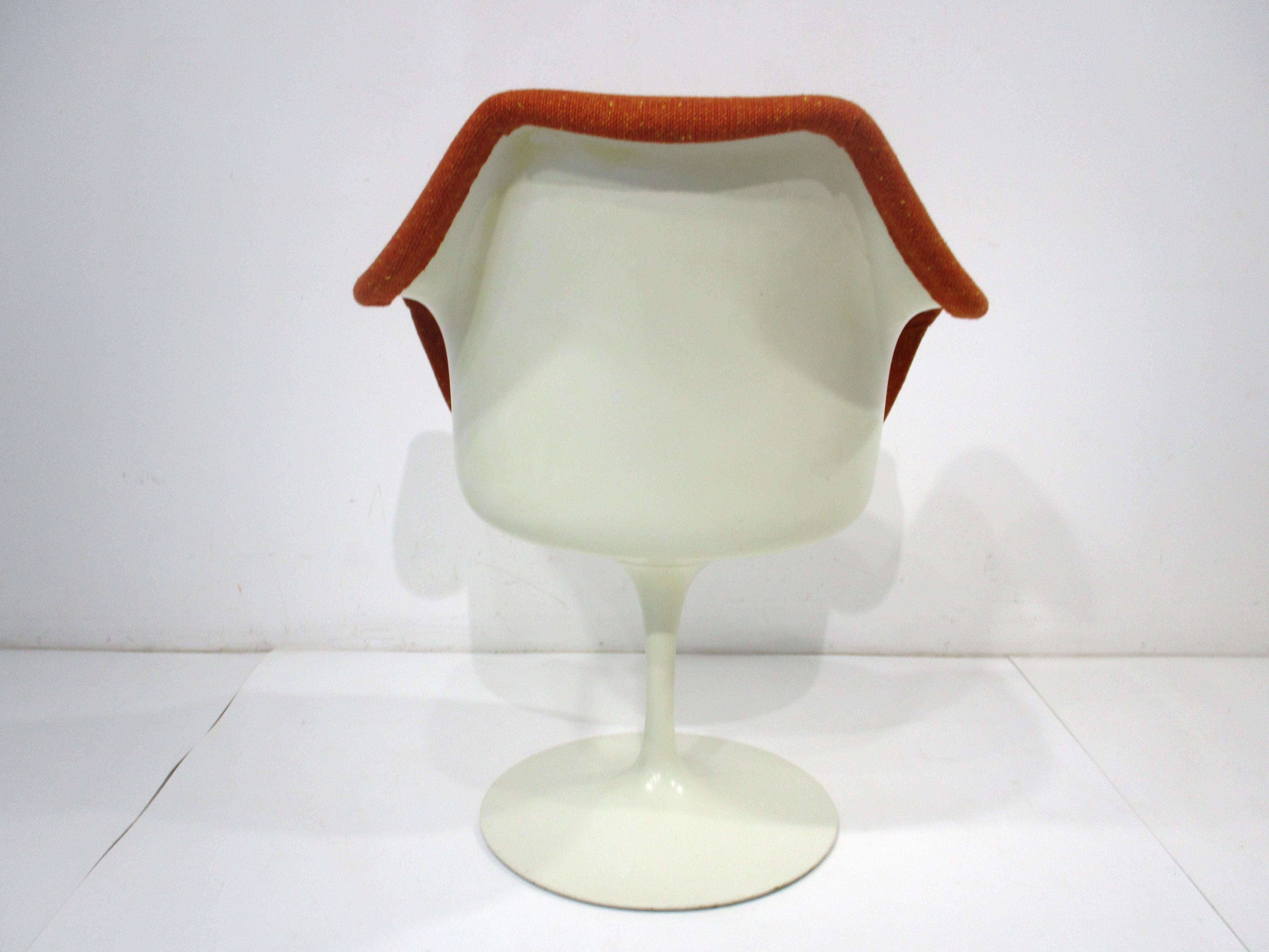 Eero Saarinen Upholstered Tulip Armchair for Knoll  In Good Condition For Sale In Cincinnati, OH