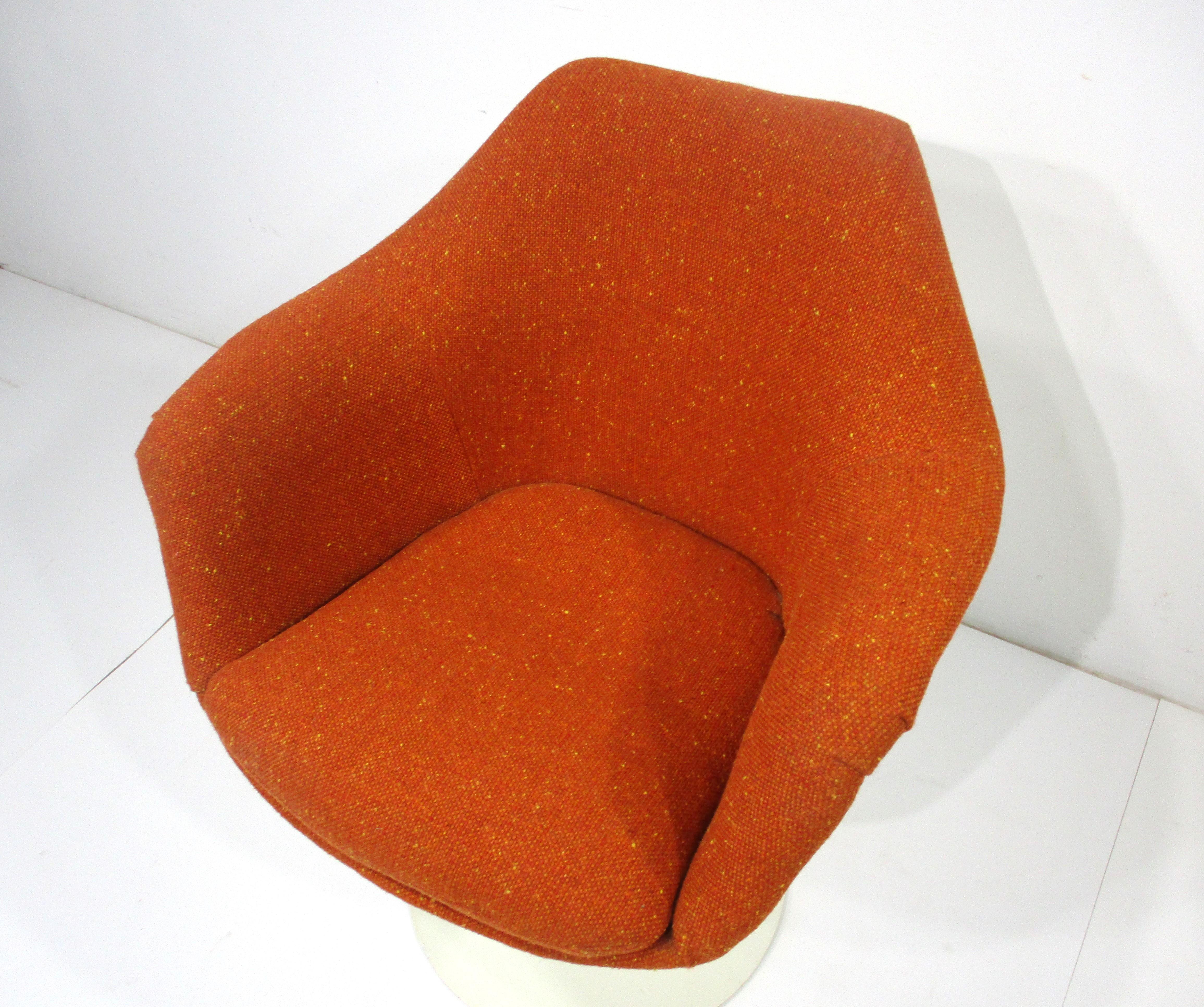 Eero Saarinen Upholstered Tulip Armchair for Knoll  For Sale 1