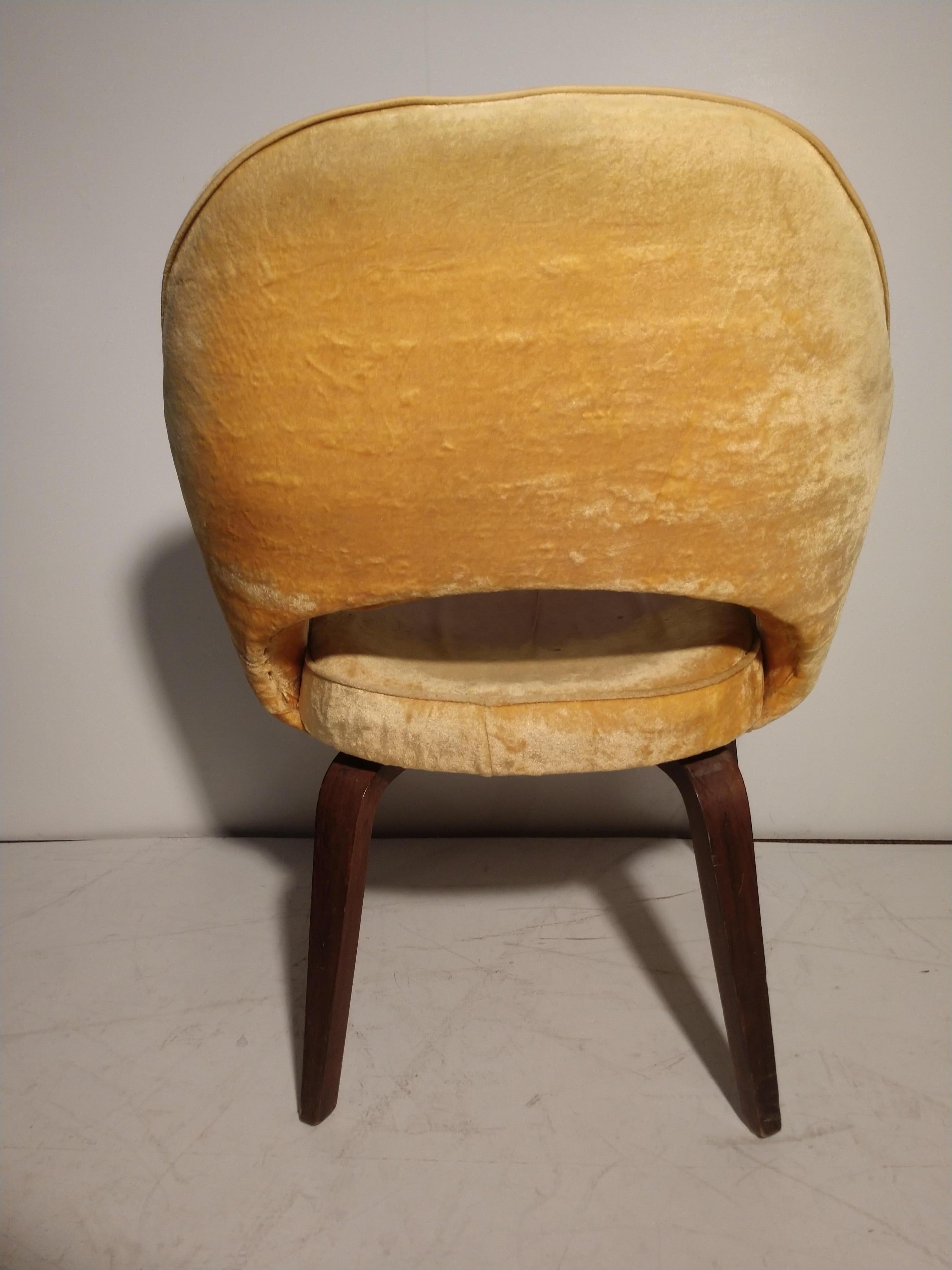 Mid-Century Modern Eero Saarinen Vintage Mid Century Executive Chair with Wooden Legs Knoll