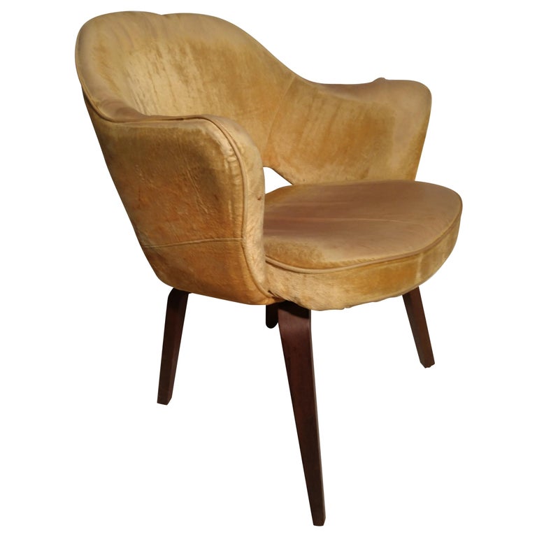 Eero Saarinen Vintage Mid Century Executive Chair With Wooden Legs Knoll For Sale At 1stdibs