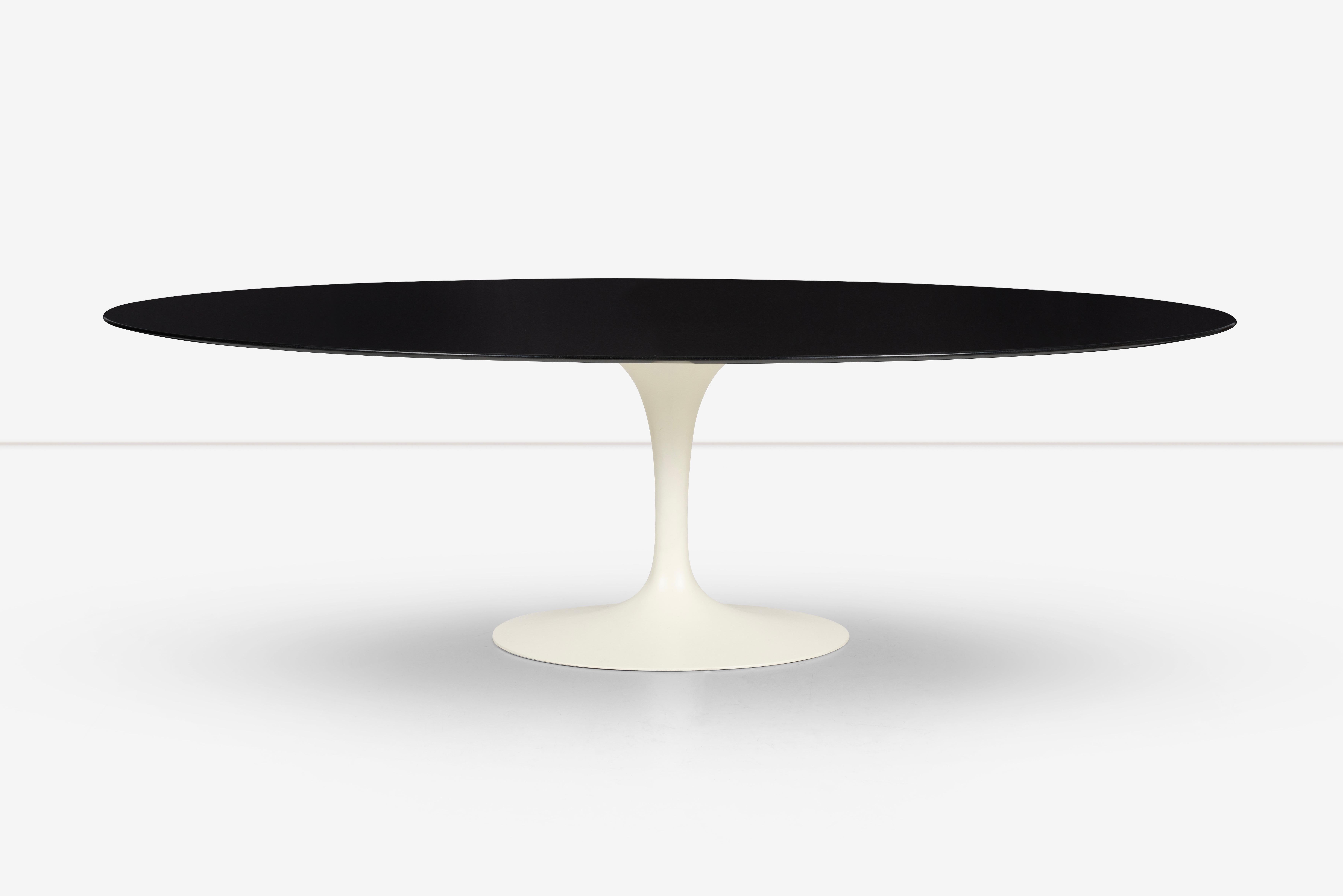 Eero Saarinen für Knoll: Pedastal-Tisch im Vintage-Stil im Zustand „Gut“ im Angebot in Chicago, IL