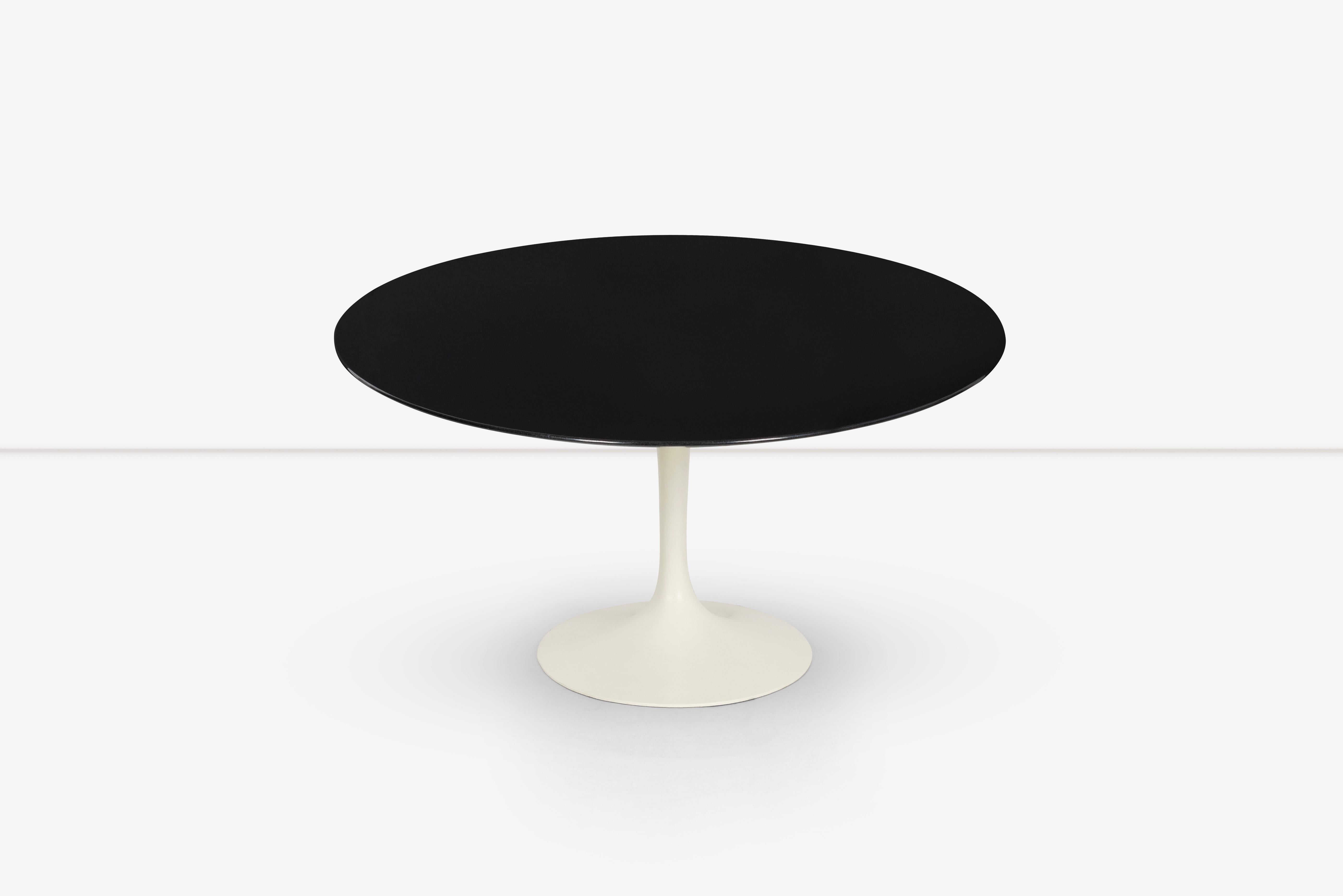 Eero Saarinen Vintage Pedastal Table for Knoll In Good Condition In Chicago, IL