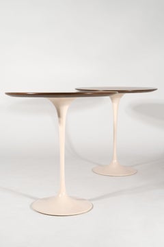 Tavolino Tulip in noce di Eero Saarinen per Knoll con piani in noce