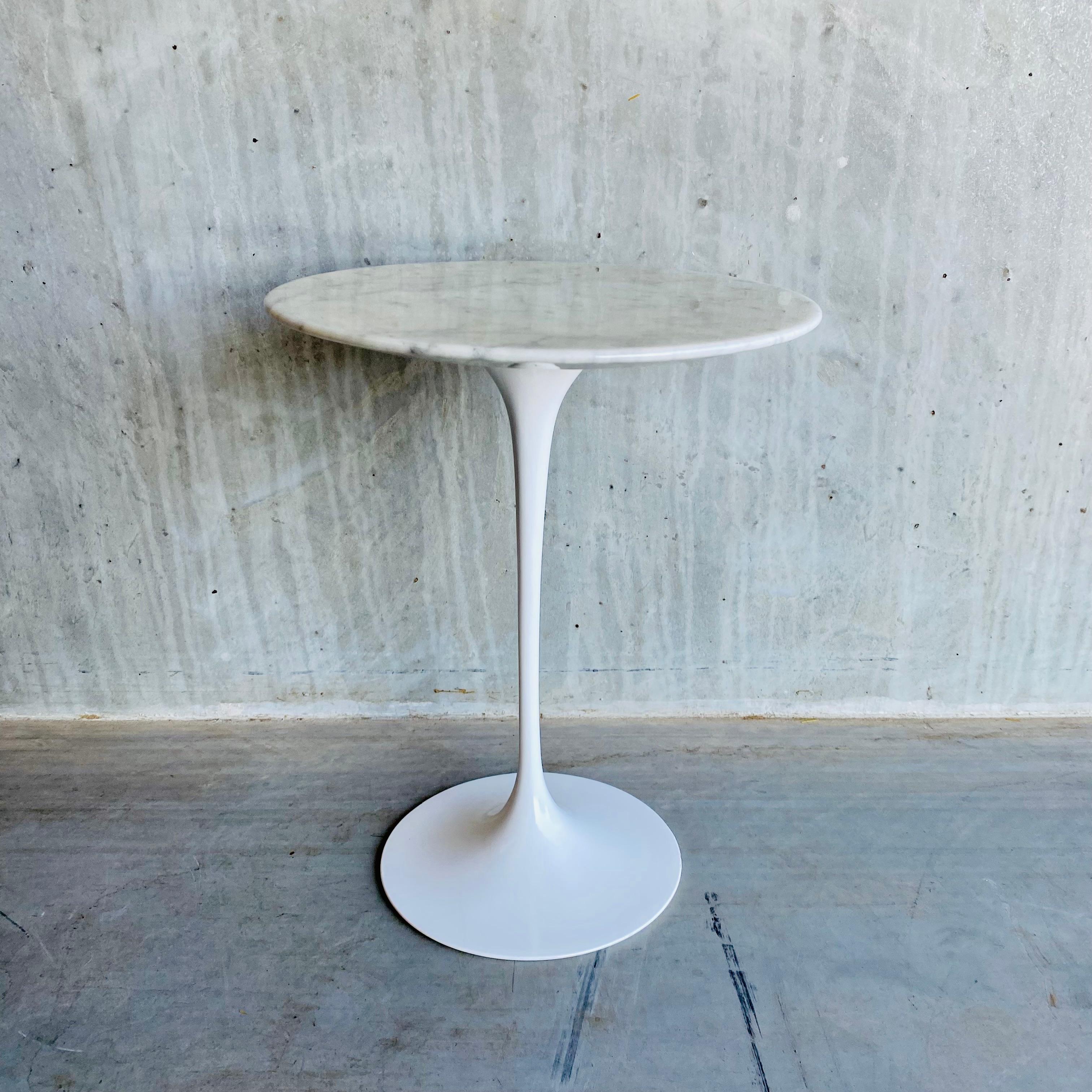 Mid-20th Century Eero Saarinen White Carrara Marble Tulip Side Table by Knoll, 1960 For Sale