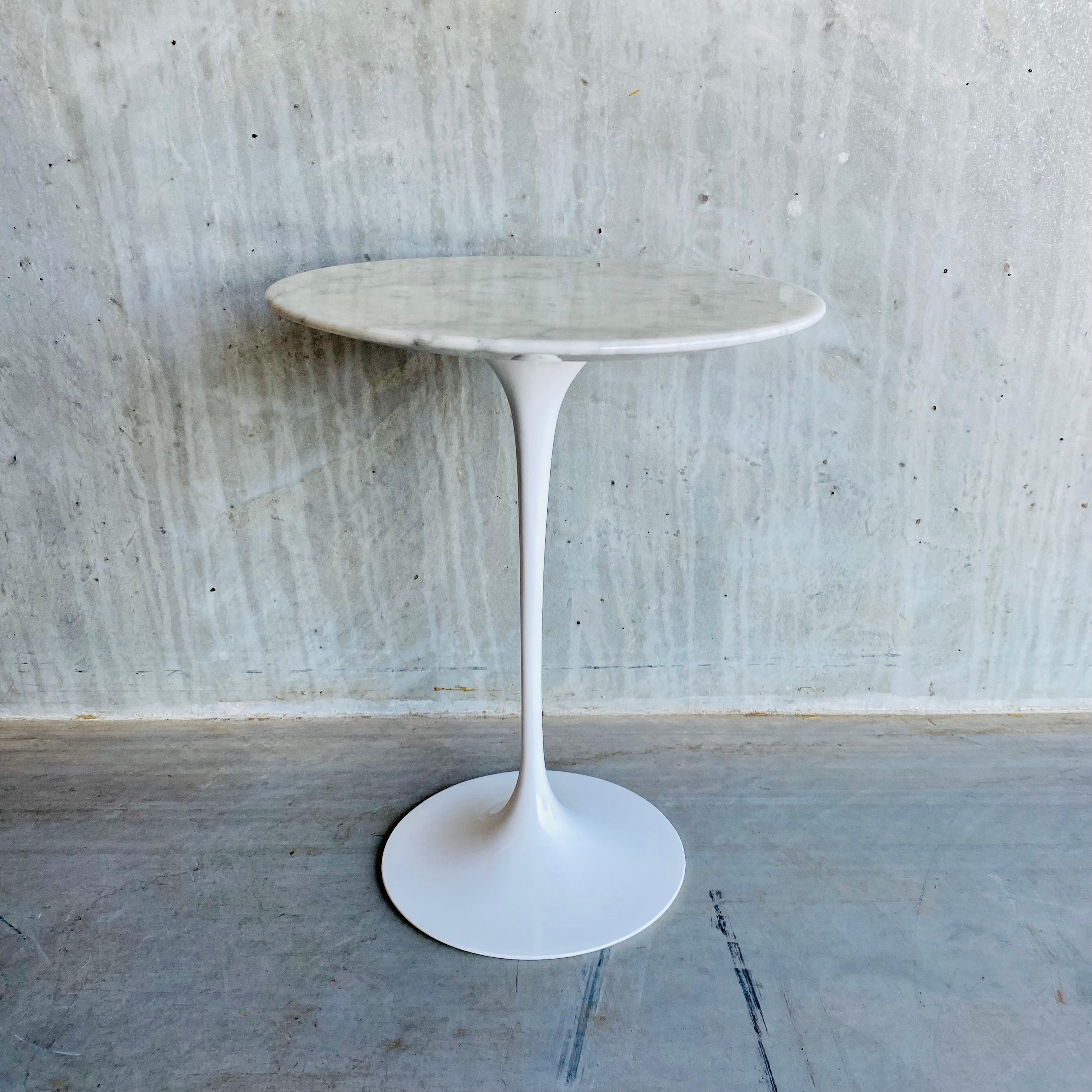 Iron Eero Saarinen White Carrara Marble Tulip Side Table by Knoll, 1960 For Sale