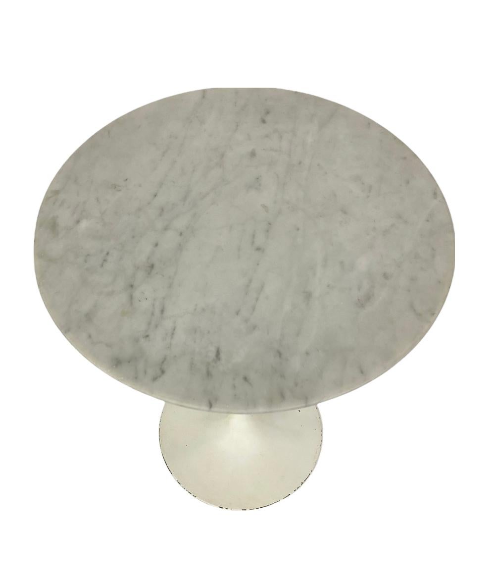 Eero Saarinen White Carrara Marble Tulip Side Table by Knoll In Fair Condition For Sale In Brooklyn, NY