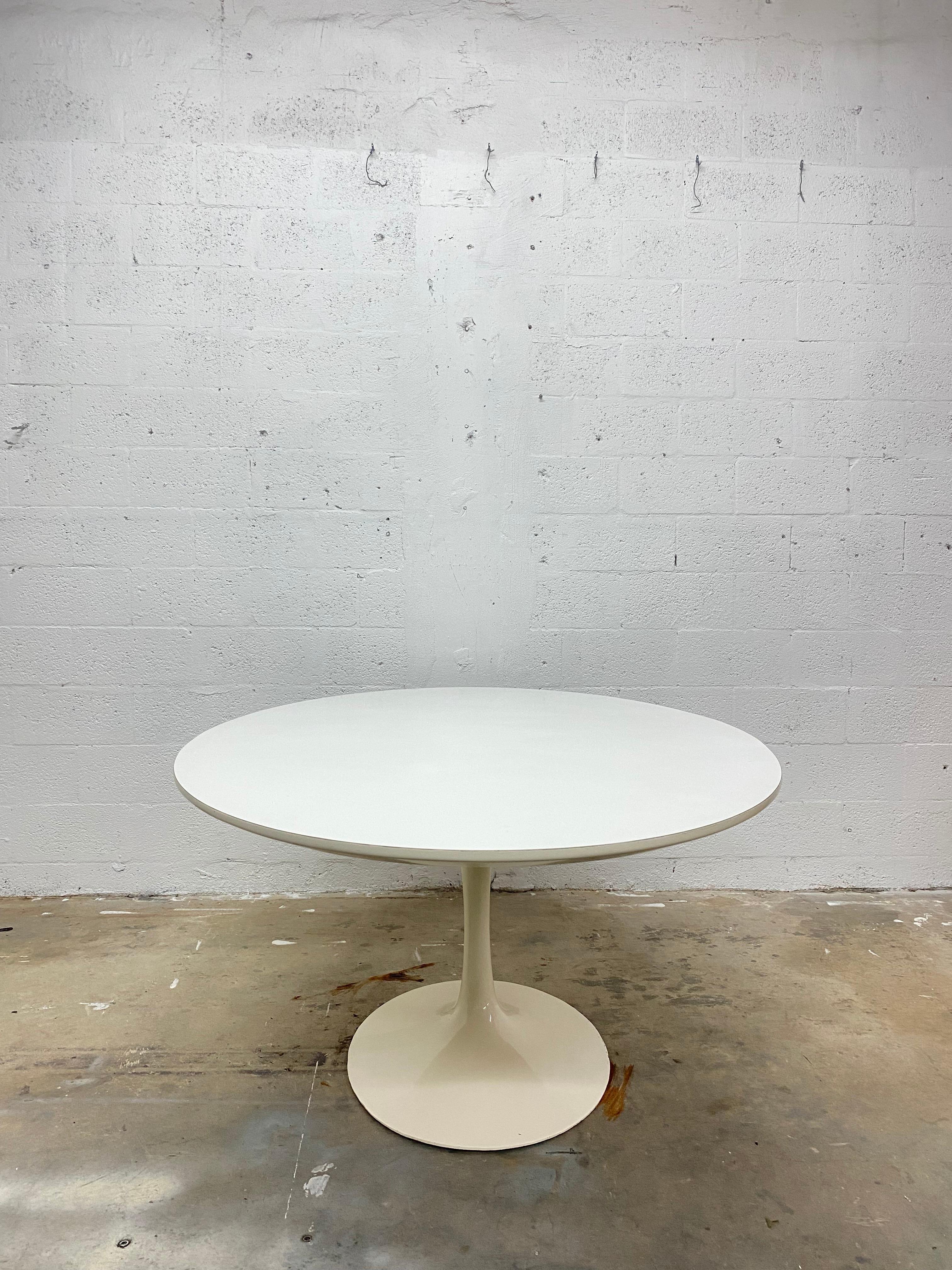 Mid-Century Modern Eero Saarinen White Laminate Oval Tulip Dining Table for Knoll, 1960s
