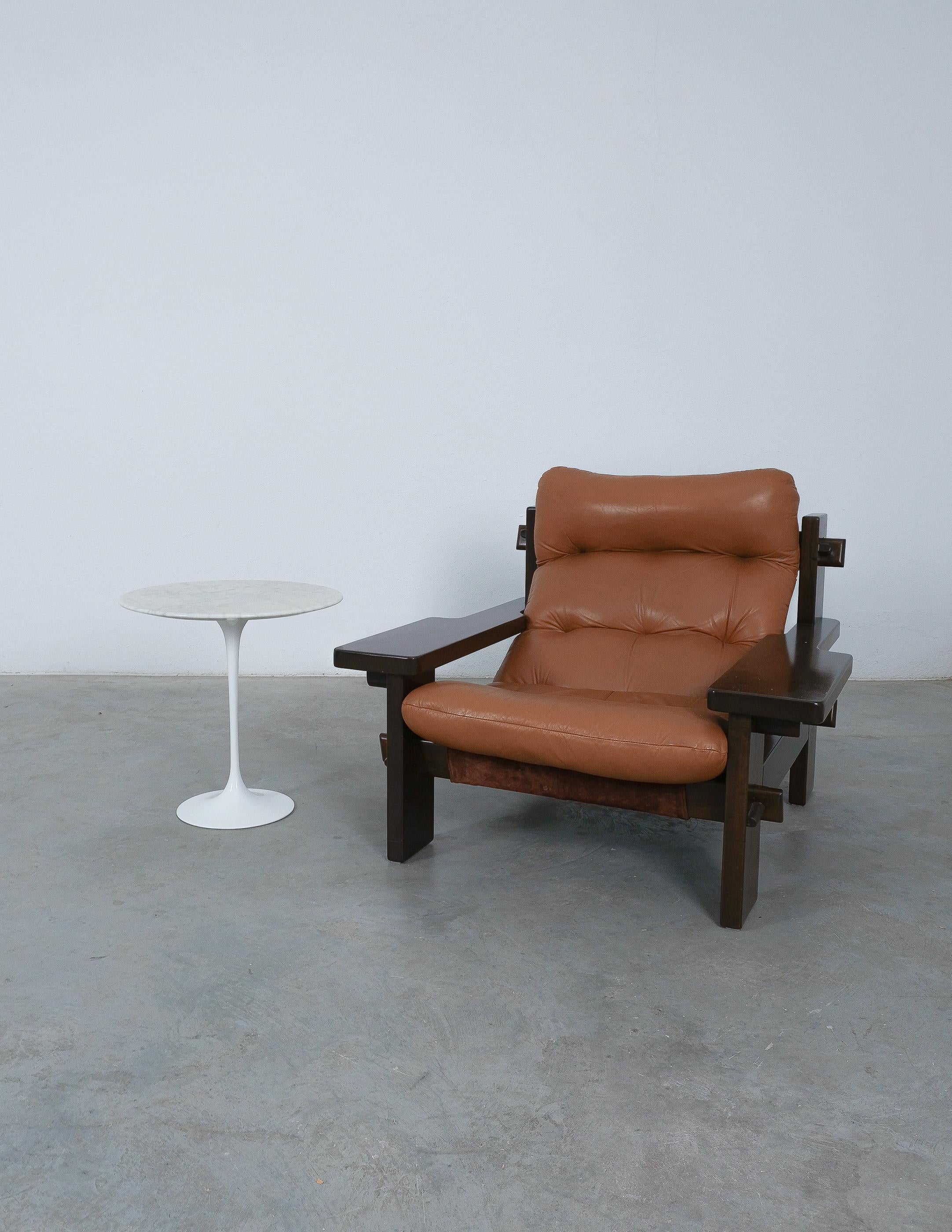 Table d'appoint originale avec un plateau en marbre par Saarinen pour Knoll International, milieu du siècle dernier. Version ancienne, marquée Knoll International (en bas de la base)

Elégante table d'appoint conçue par l'architecte Eero Saarinen en