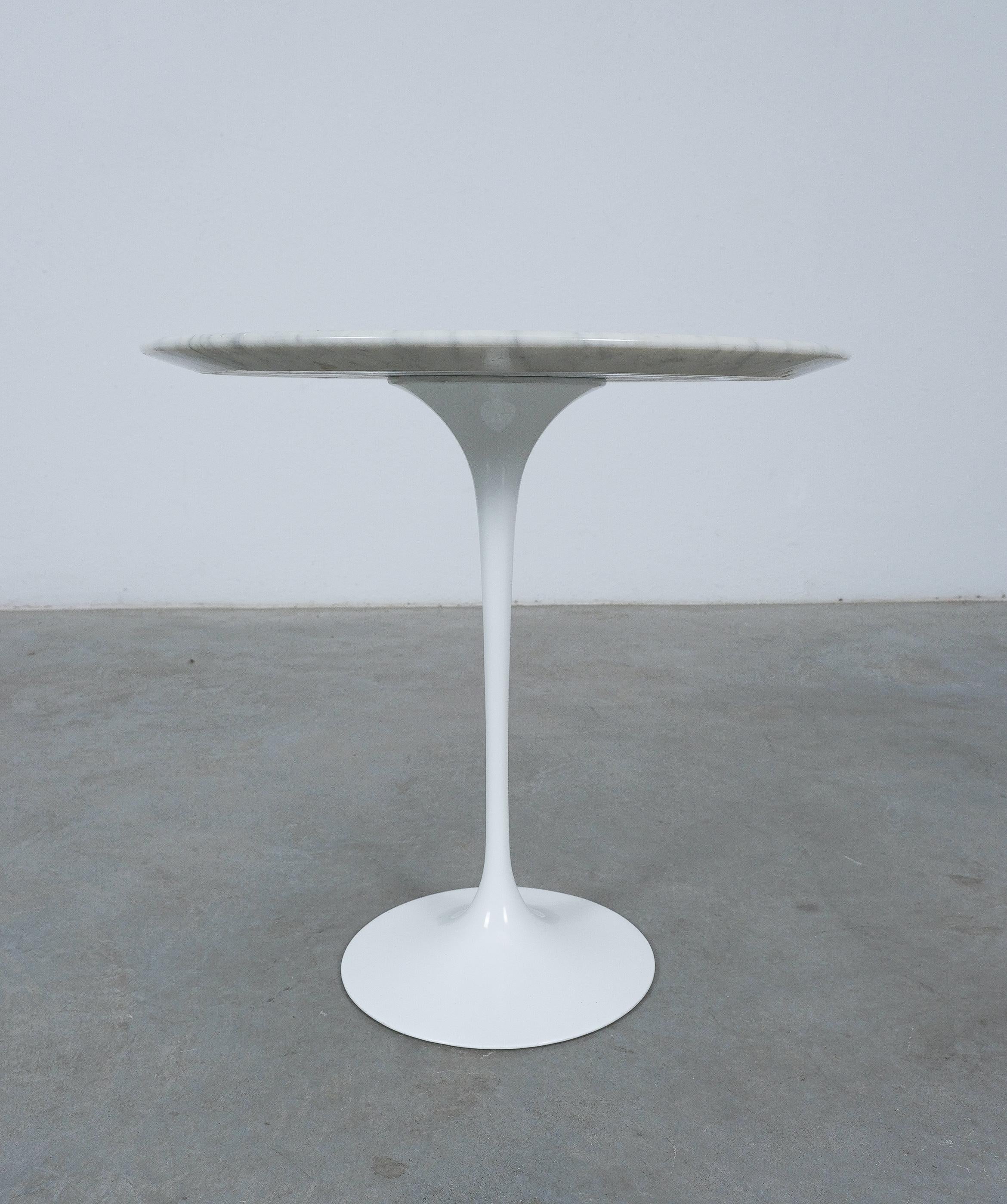 Mid-Century Modern Table d'appoint en marbre blanc d'Eero Saarinen pour Knoll, 1960 en vente