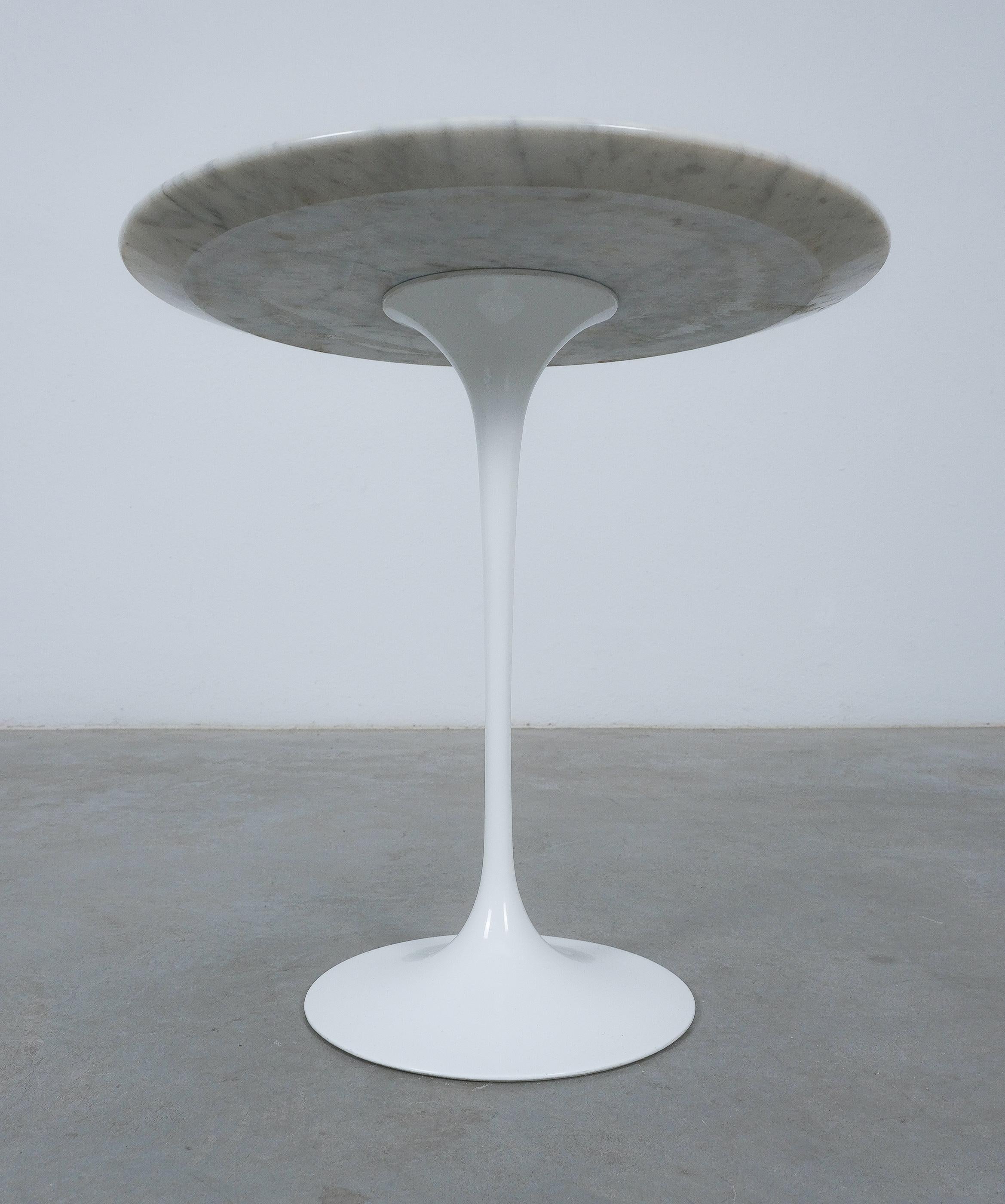 Laqué Table d'appoint en marbre blanc d'Eero Saarinen pour Knoll, 1960 en vente