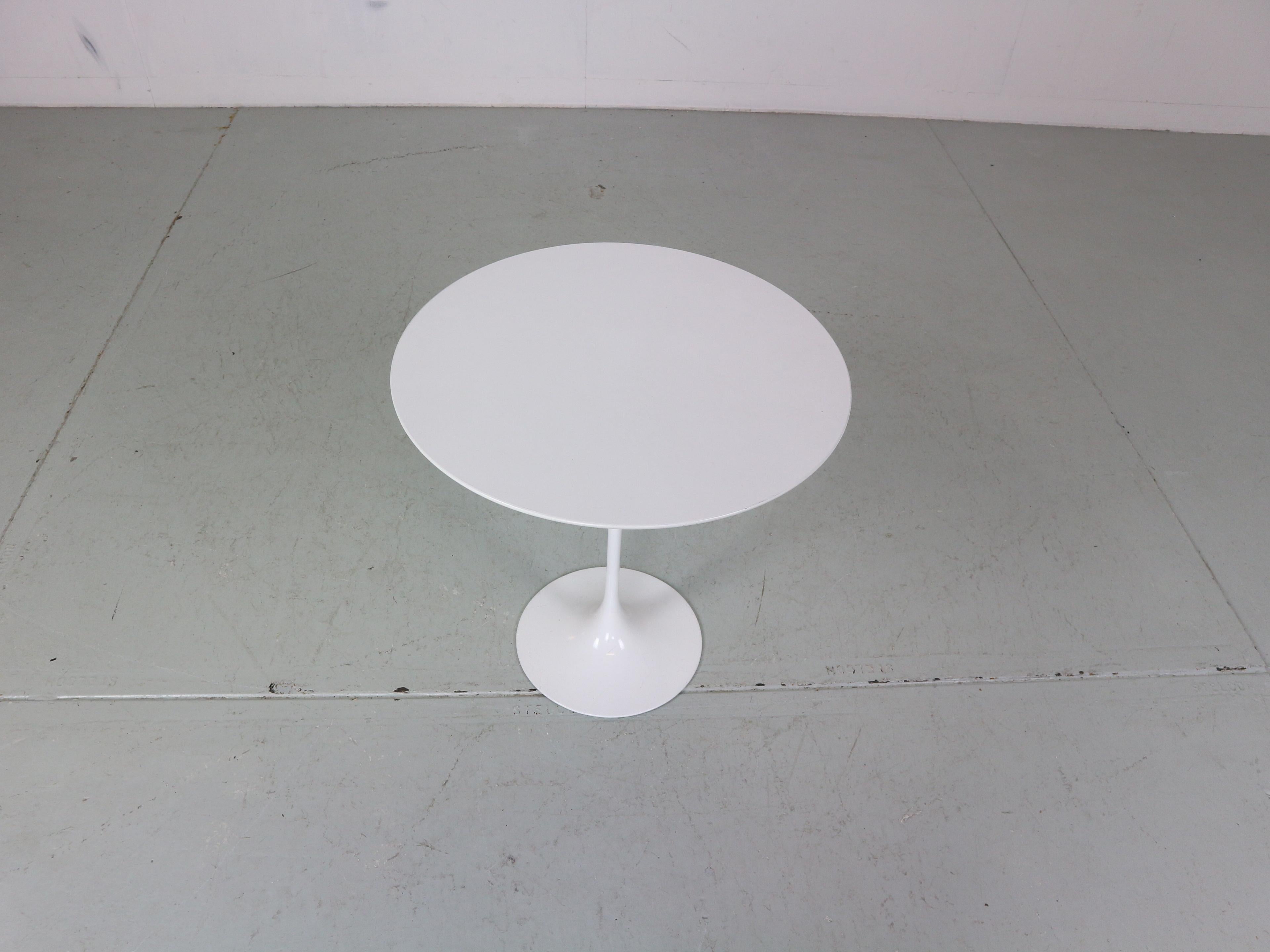 Eero Saarinen White Vintage Tulip Side Table for Knoll, 1960 1