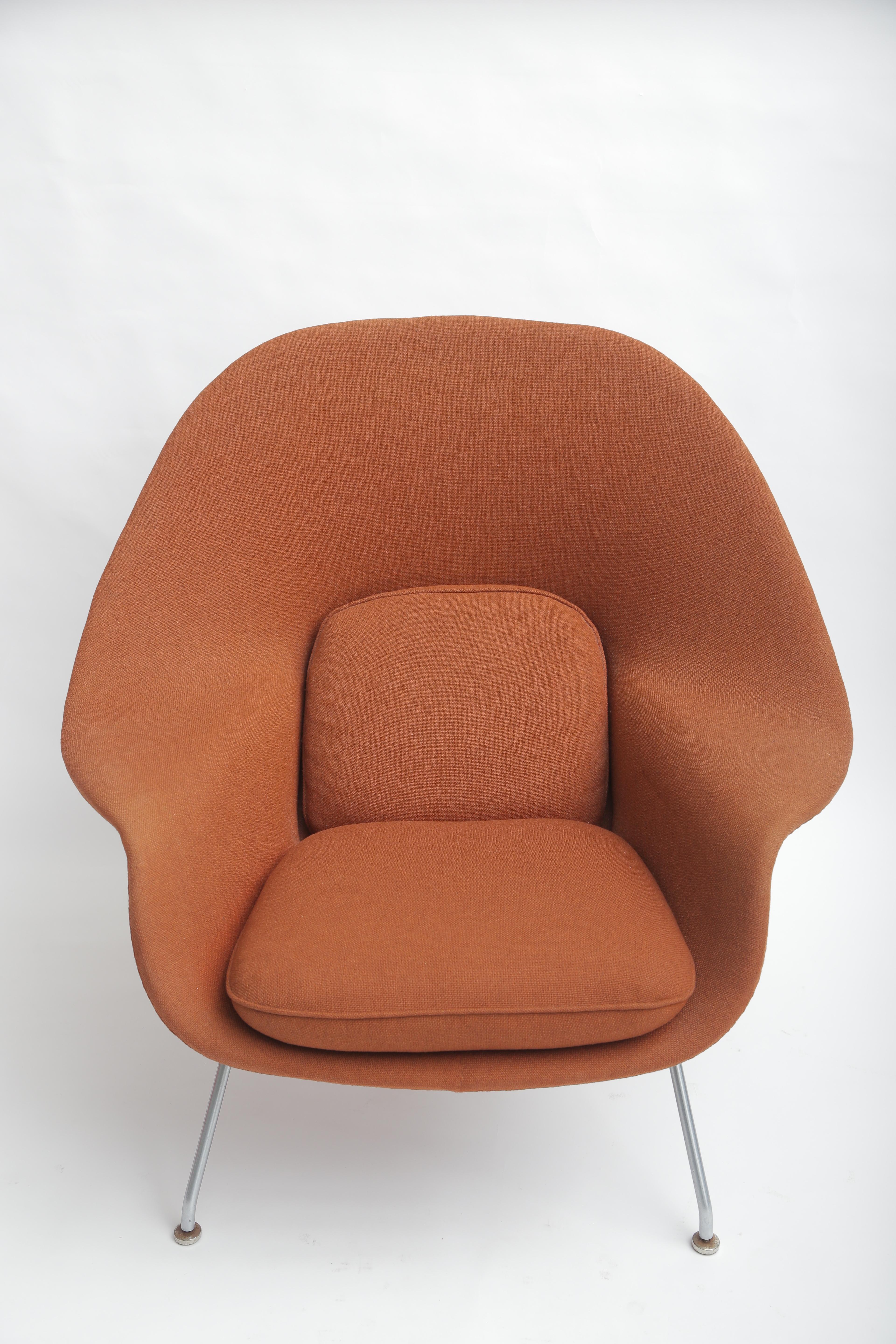 An iconic example manufactured in the 1960s.
Reupholstered by Knoll in the early 1970s.