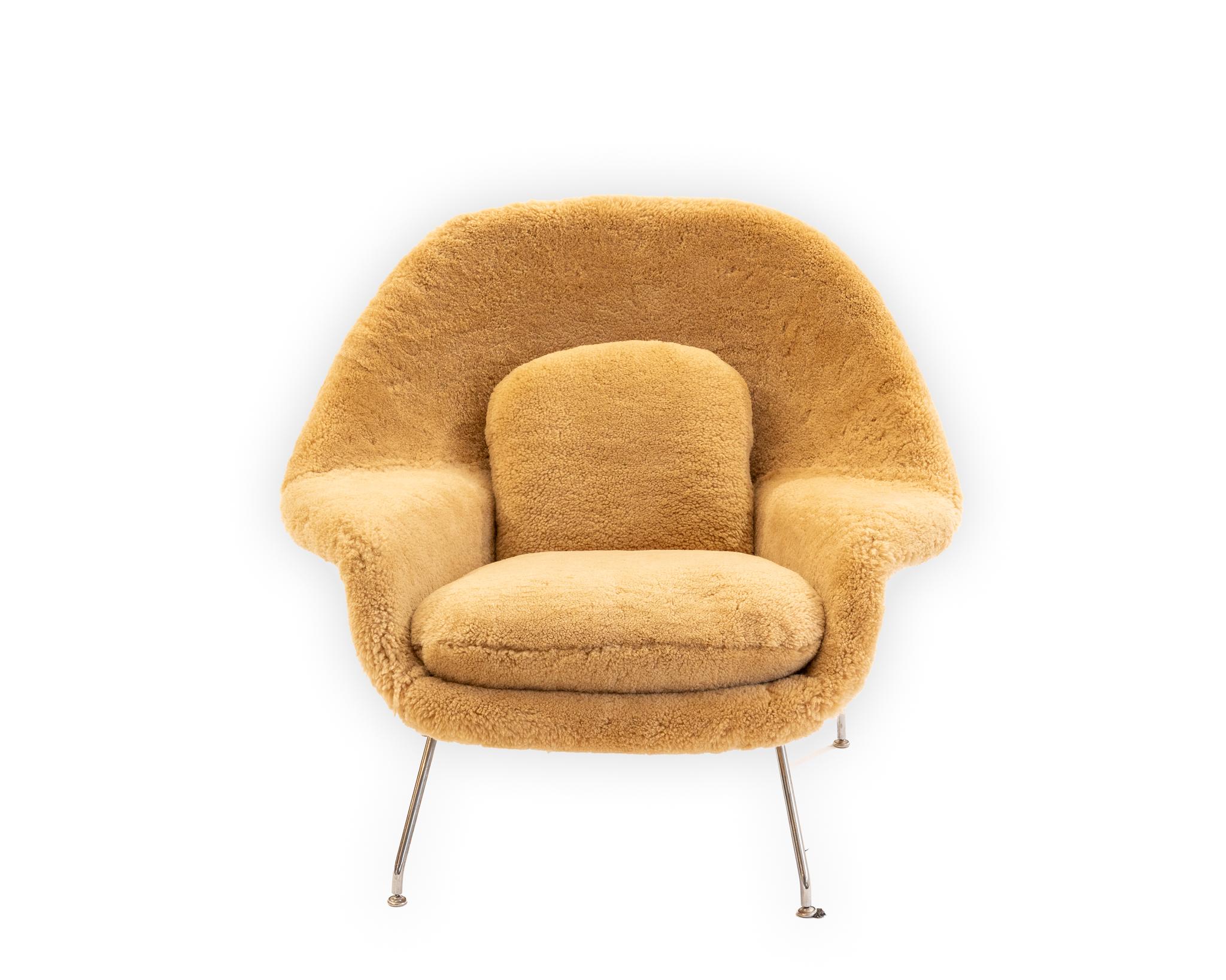 American Eero Saarinen Womb Chair and Ottoman in Golden Teddy Bear Sheepskin For Sale
